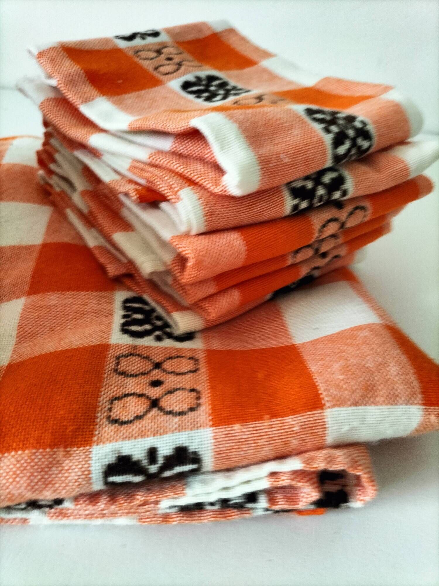 Tablecloth and 14 napkins – orange – 60s-70s – bistro pop style
