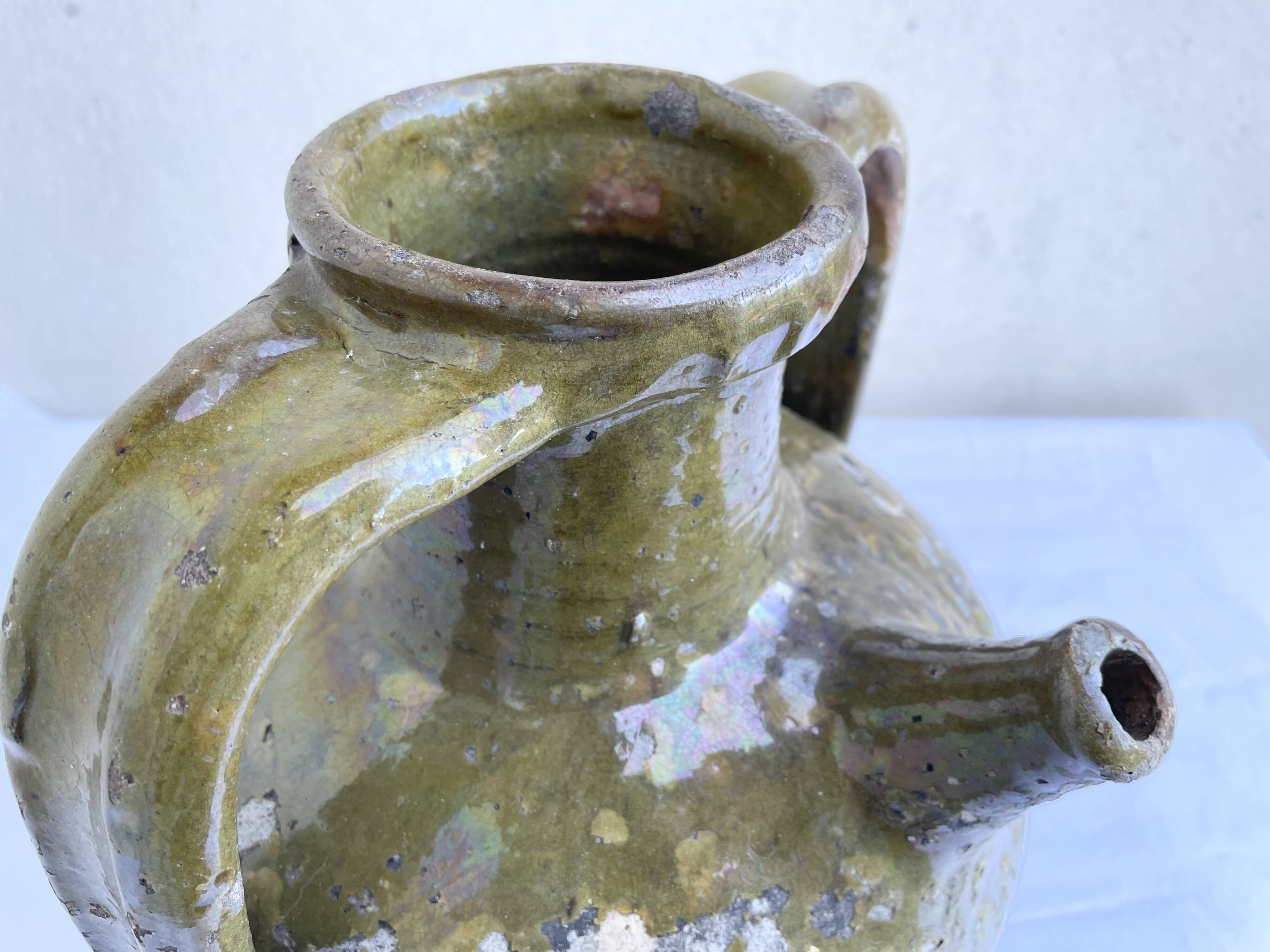 Ancient oil jar in glazed terracotta, khaki green — Auvergne, Lezou