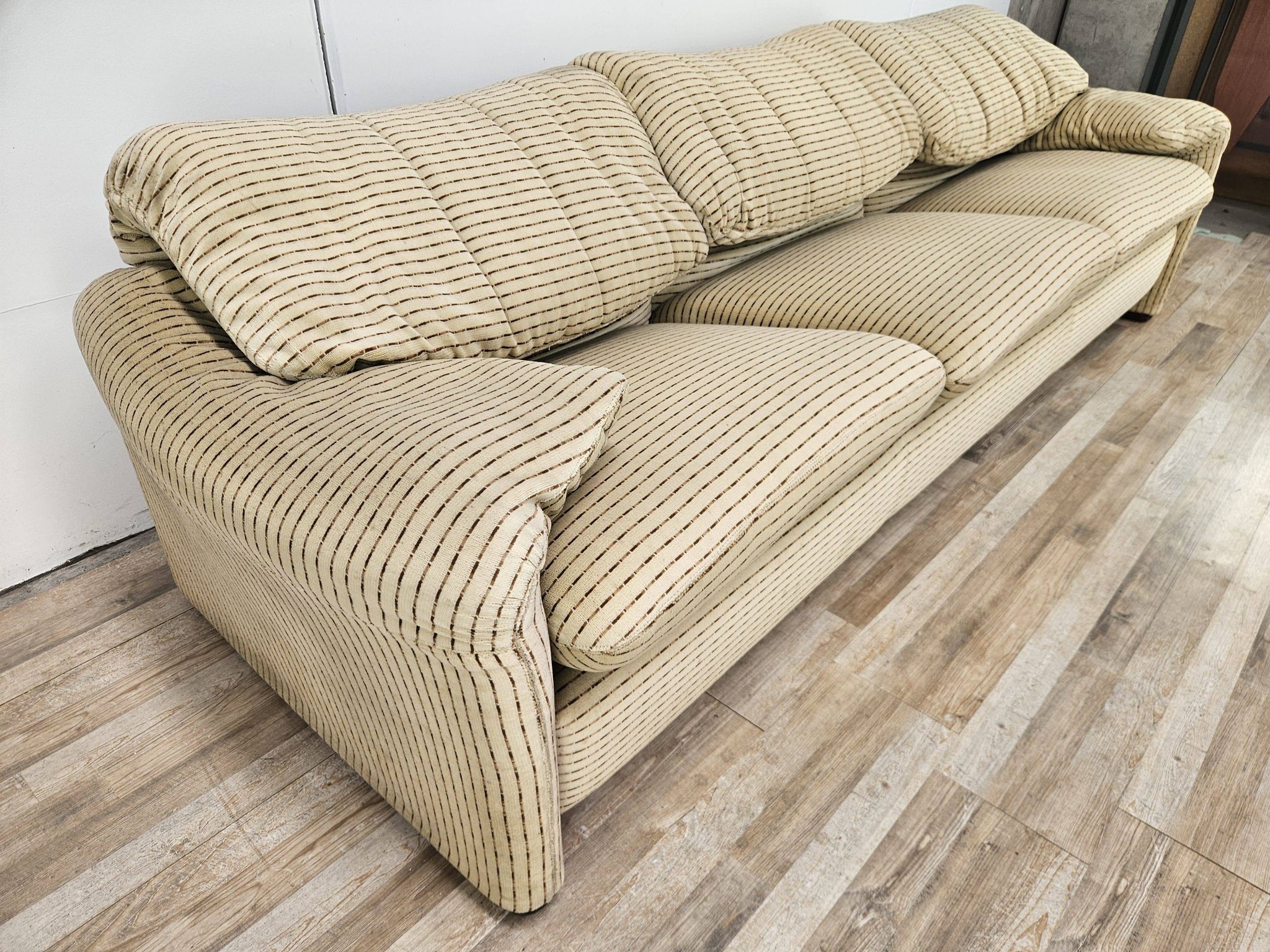 Three-seater Maralunga sofa by Vico Magistretti from the 1970s.