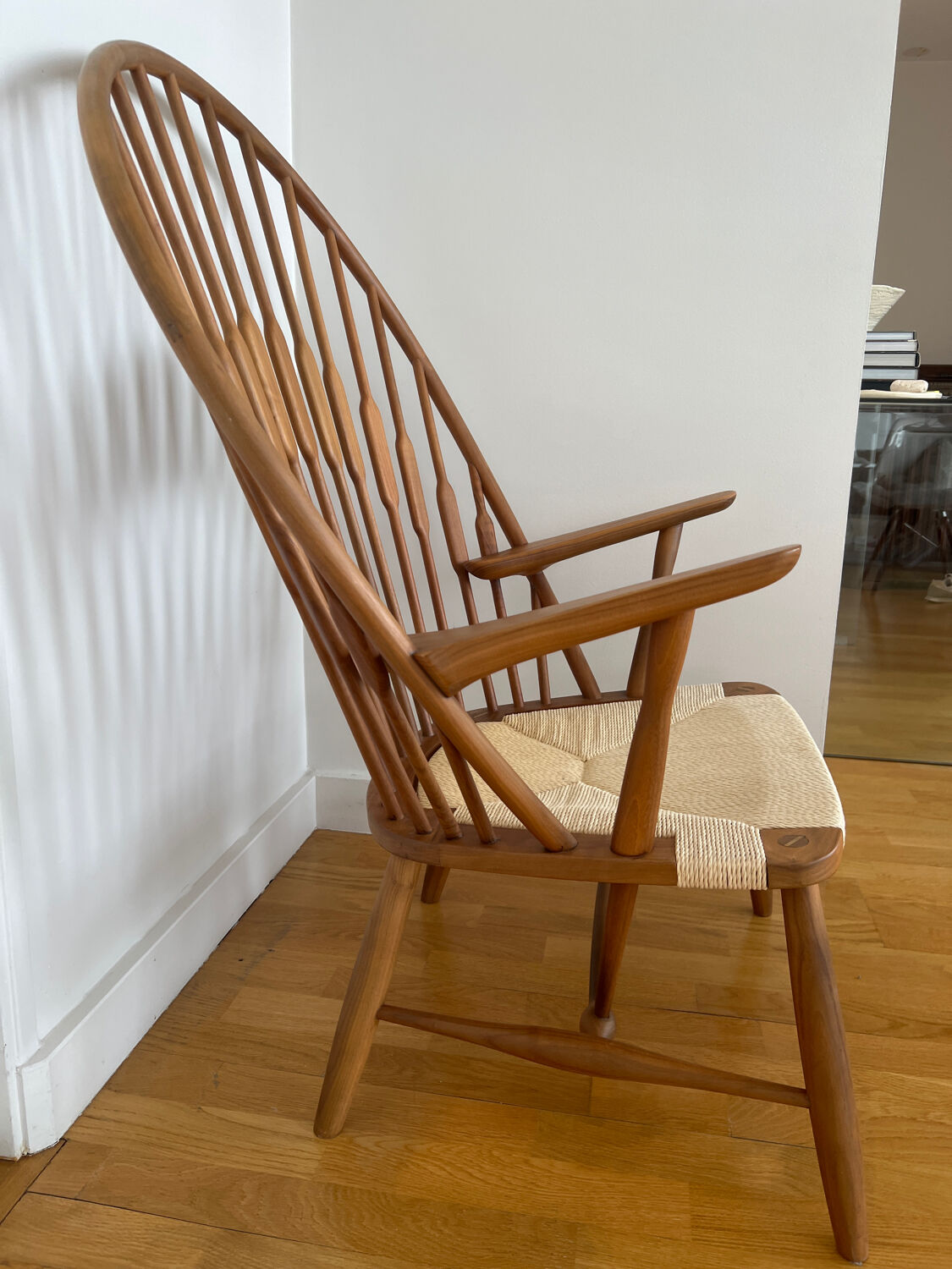 Fauteuil Windsor Peacock – bois massif – assise corde – style Wegner