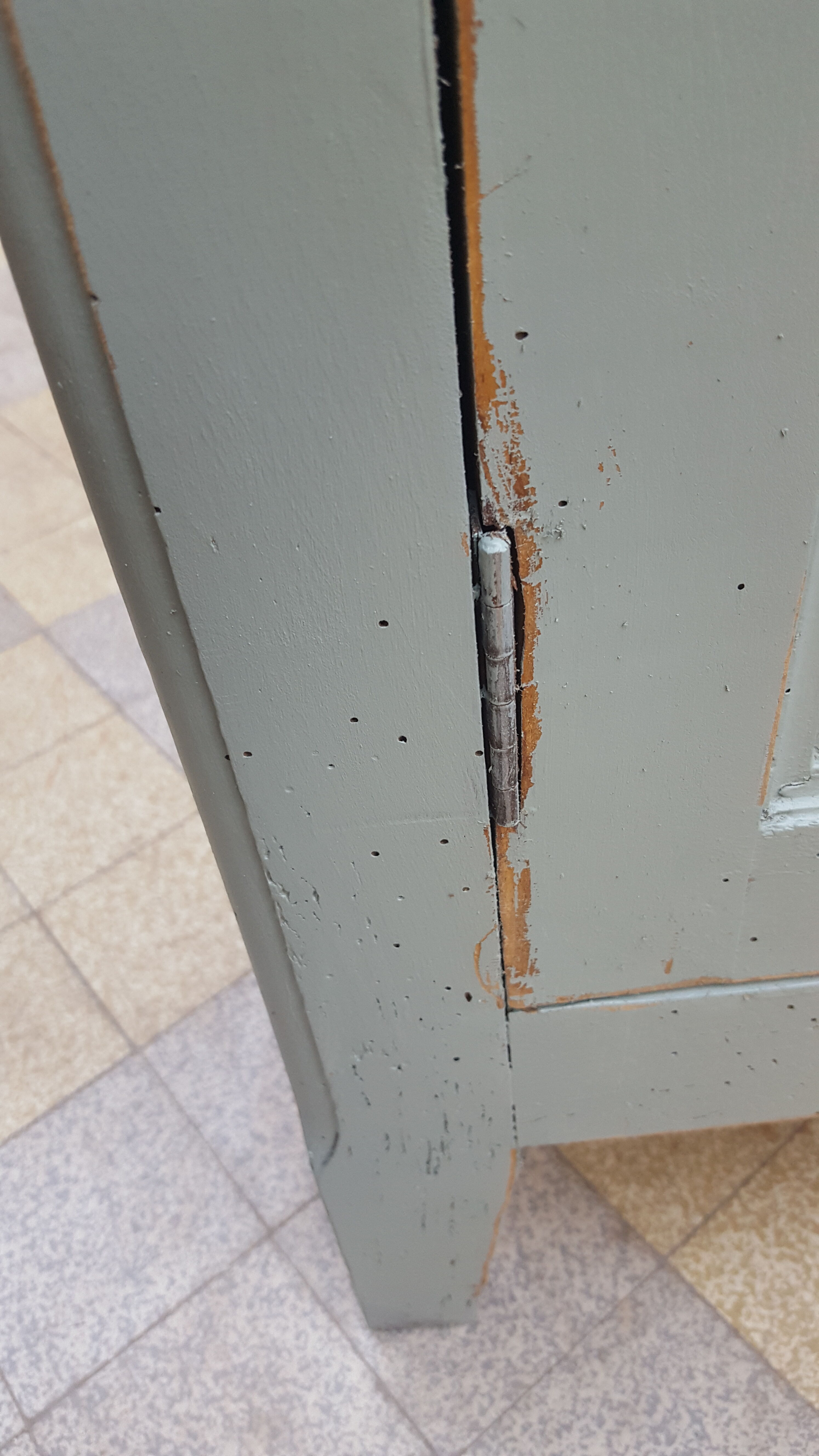 Paris wardrobe patina green guarigue