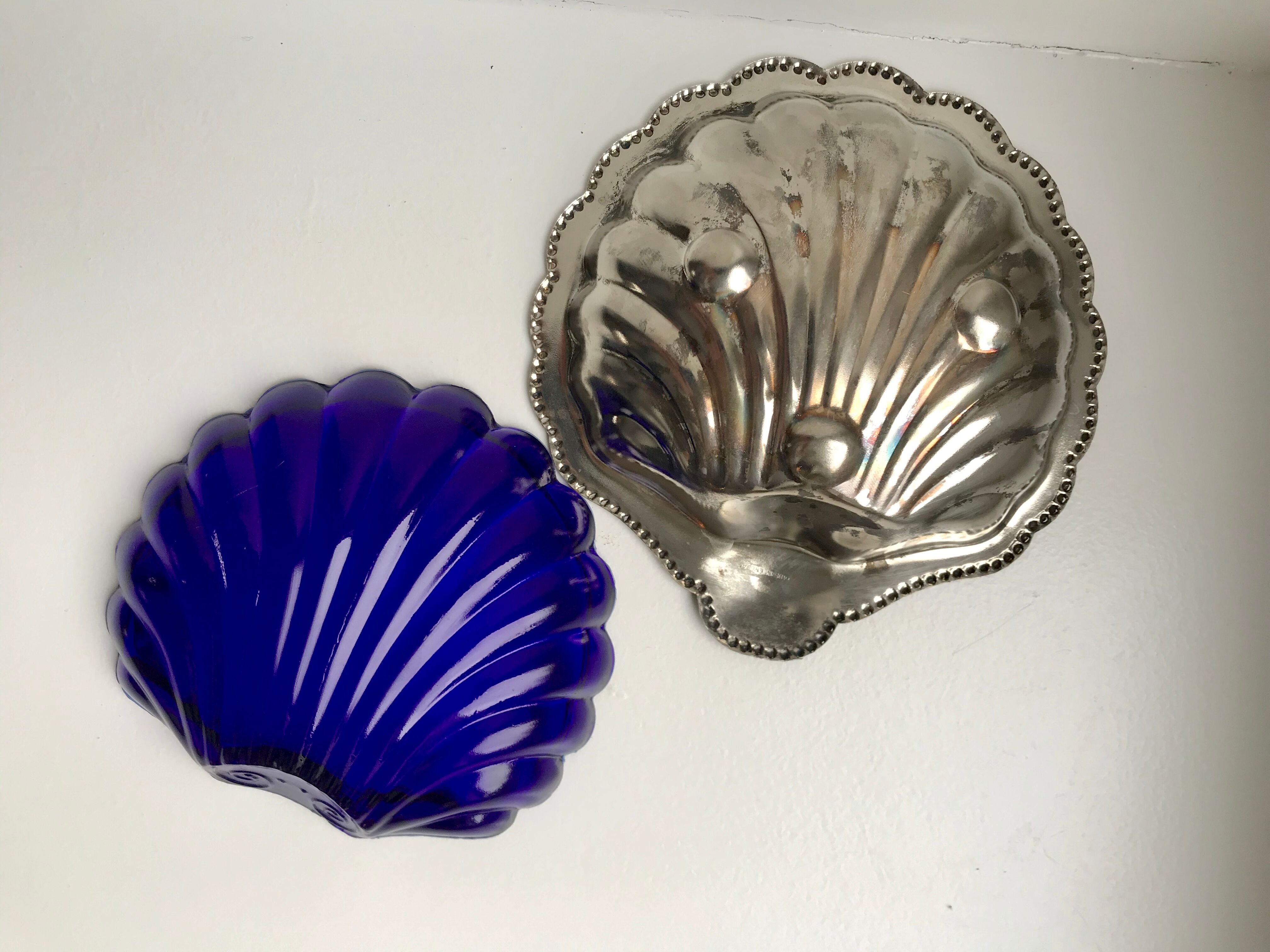 Empty-pocket / butter bowl shell in silver metal and blue glass 60s