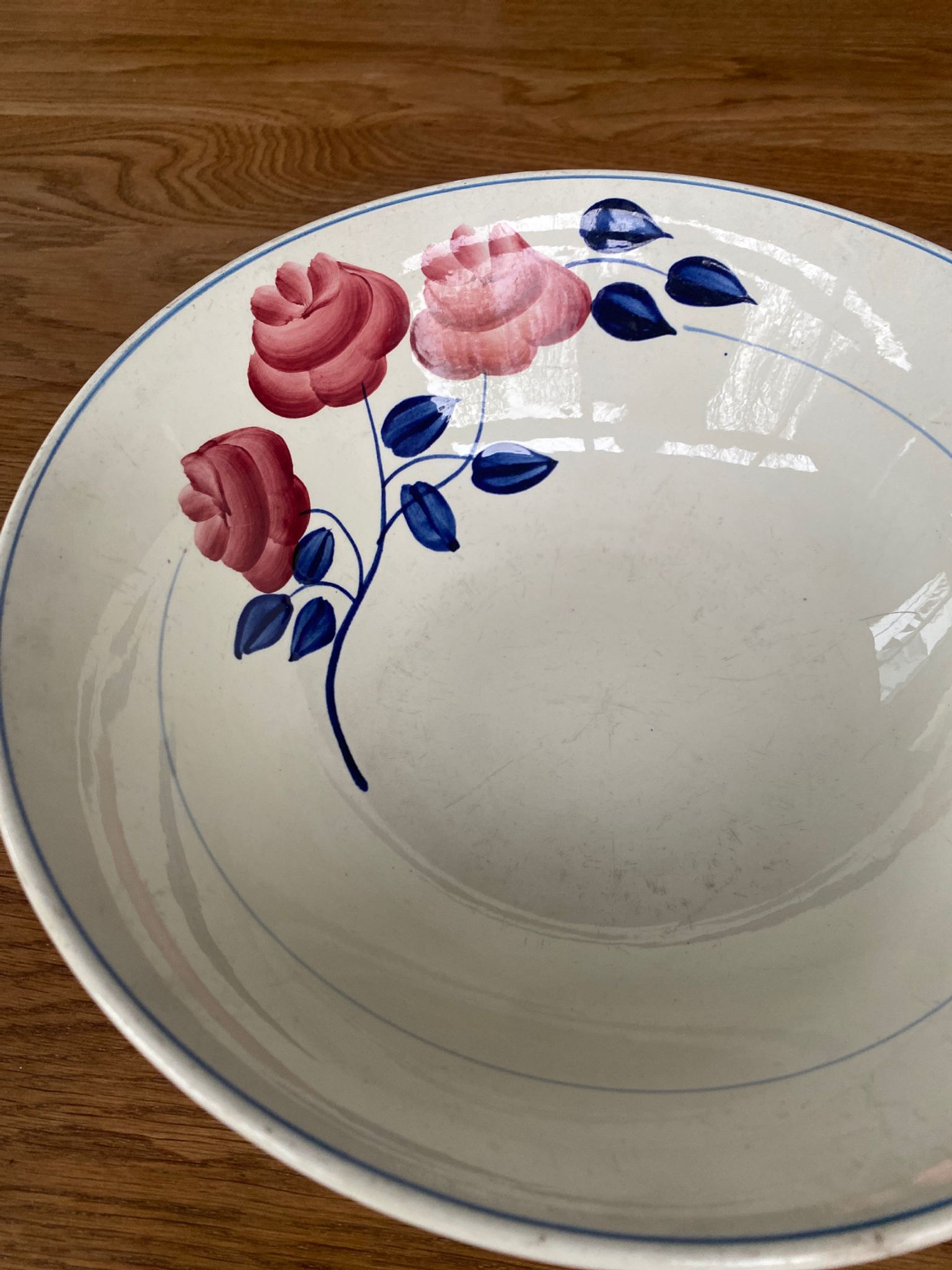 Plat de service rose rouge