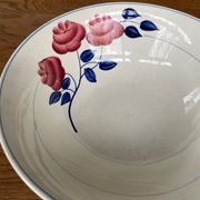 Plat de service rose rouge