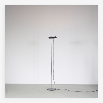 1980s Vico Magistretti floor lamp for Oluce, Italy