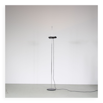 1980s Vico Magistretti floor lamp for Oluce, Italy