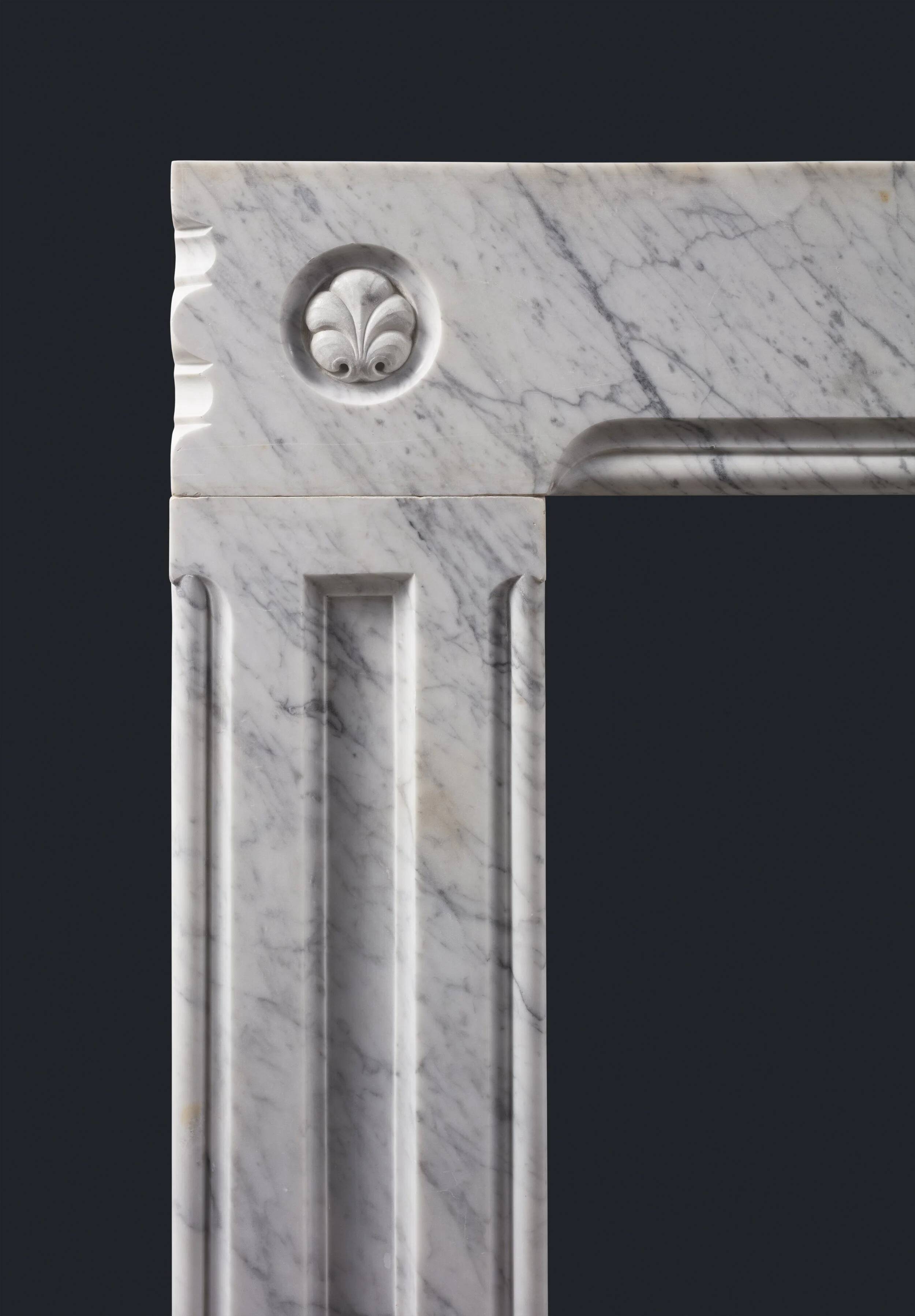 Cheminée en marbre de Carrare du XIXe siècle