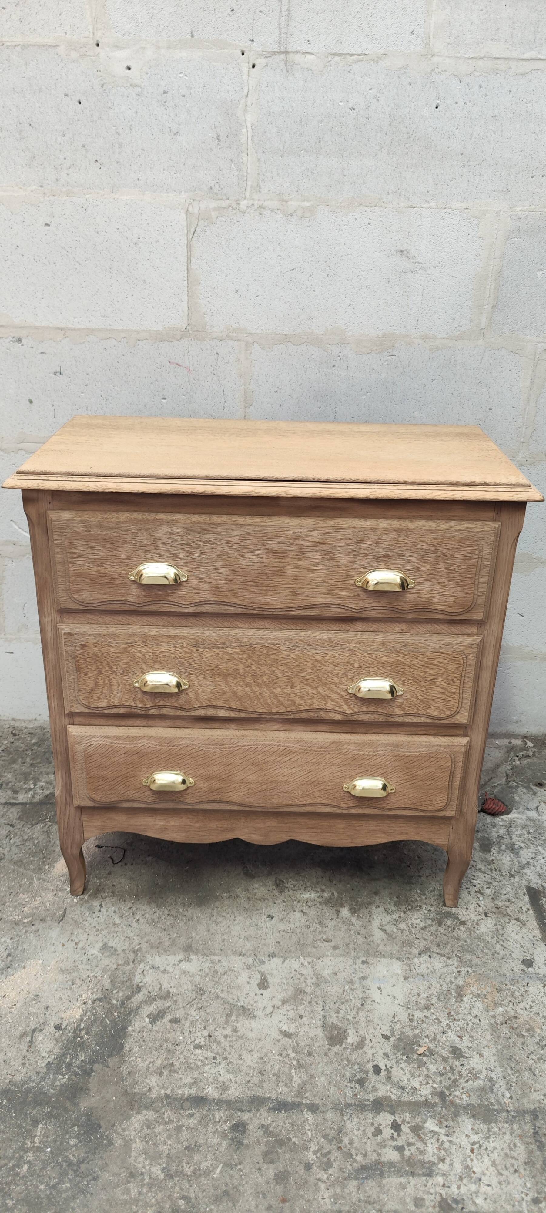 Old three-drawer chest of drawers in raw oak