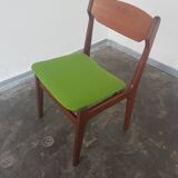 A set of 6 dining room chairs