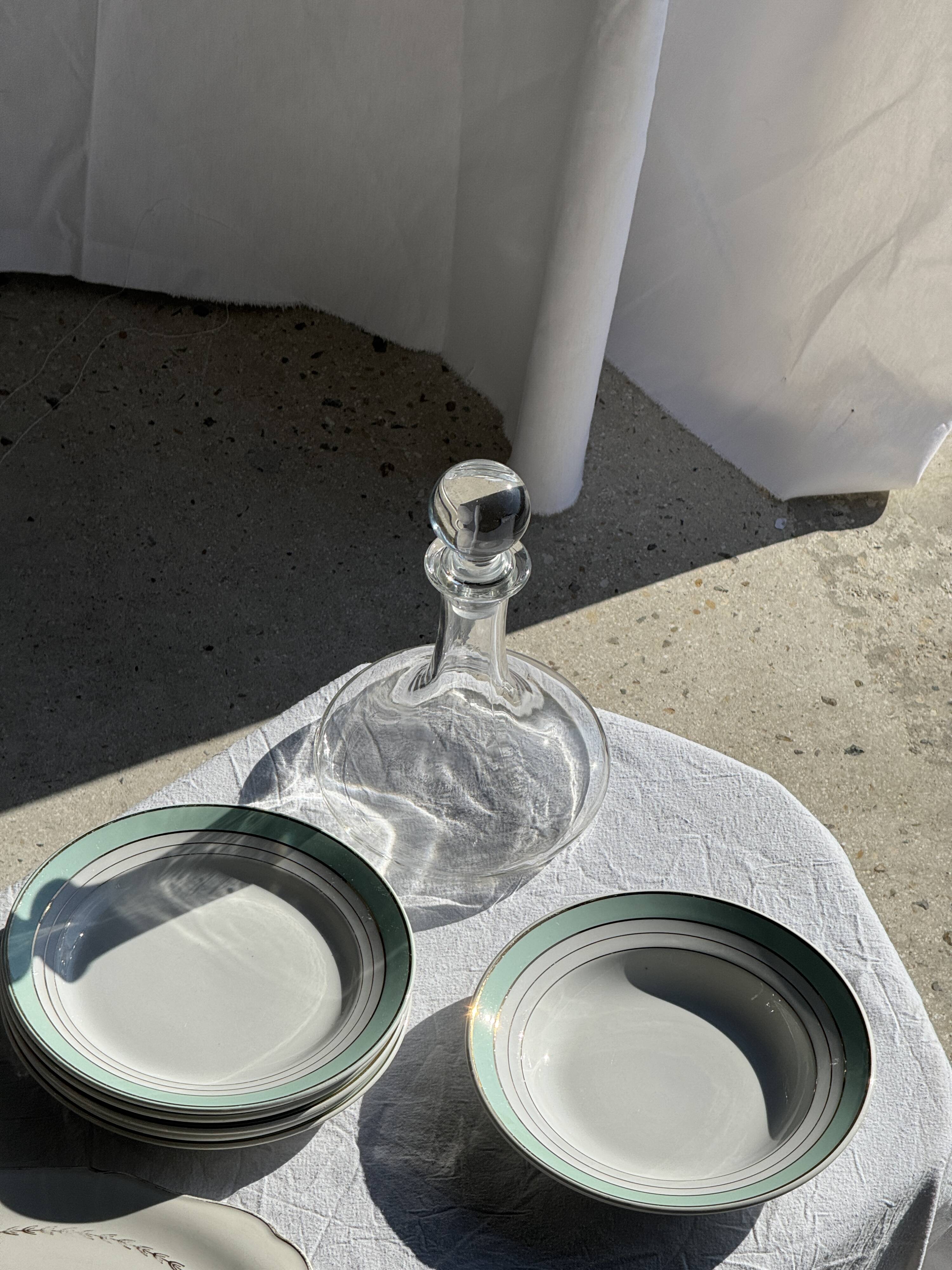 Set of 8 antique turquoise deep plates with a gold rim D22.5