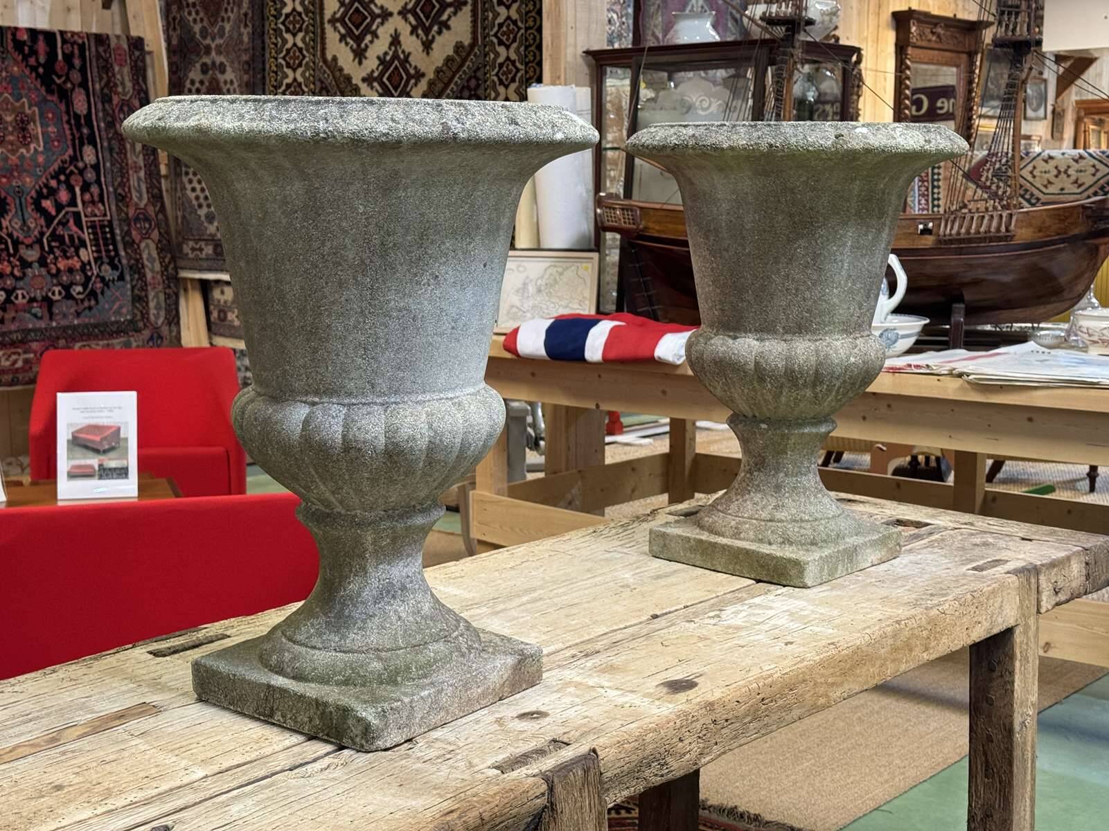 Pair of Médicis planters in reconstituted stone from the 1970s.