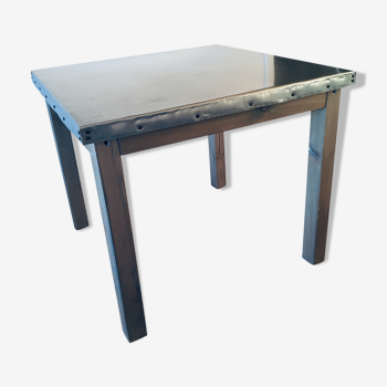 Table with galvanized metal tray