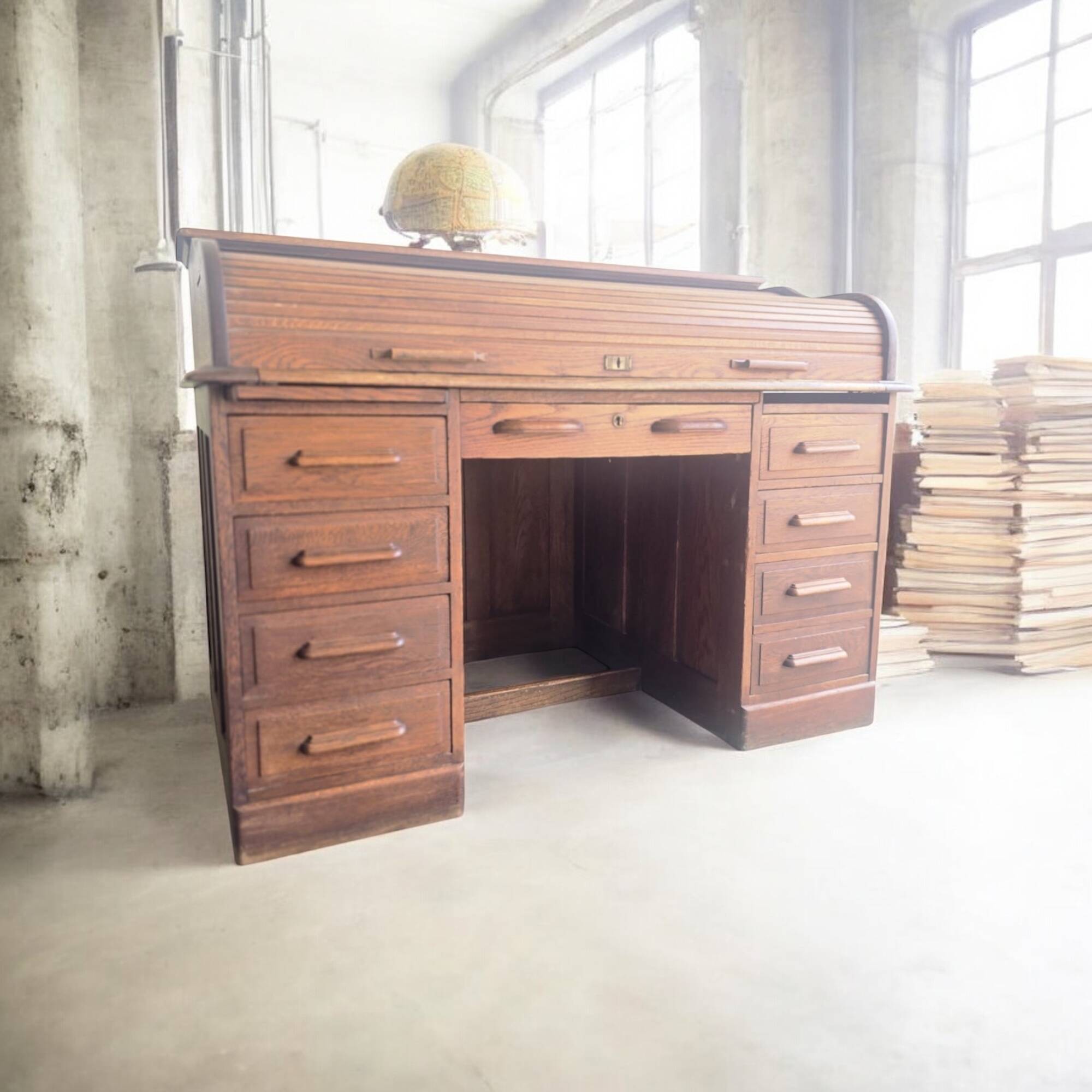 Bureau américain vintage en bois avec porte à volet
