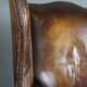 Fauteuil en cuir de vachette patiné