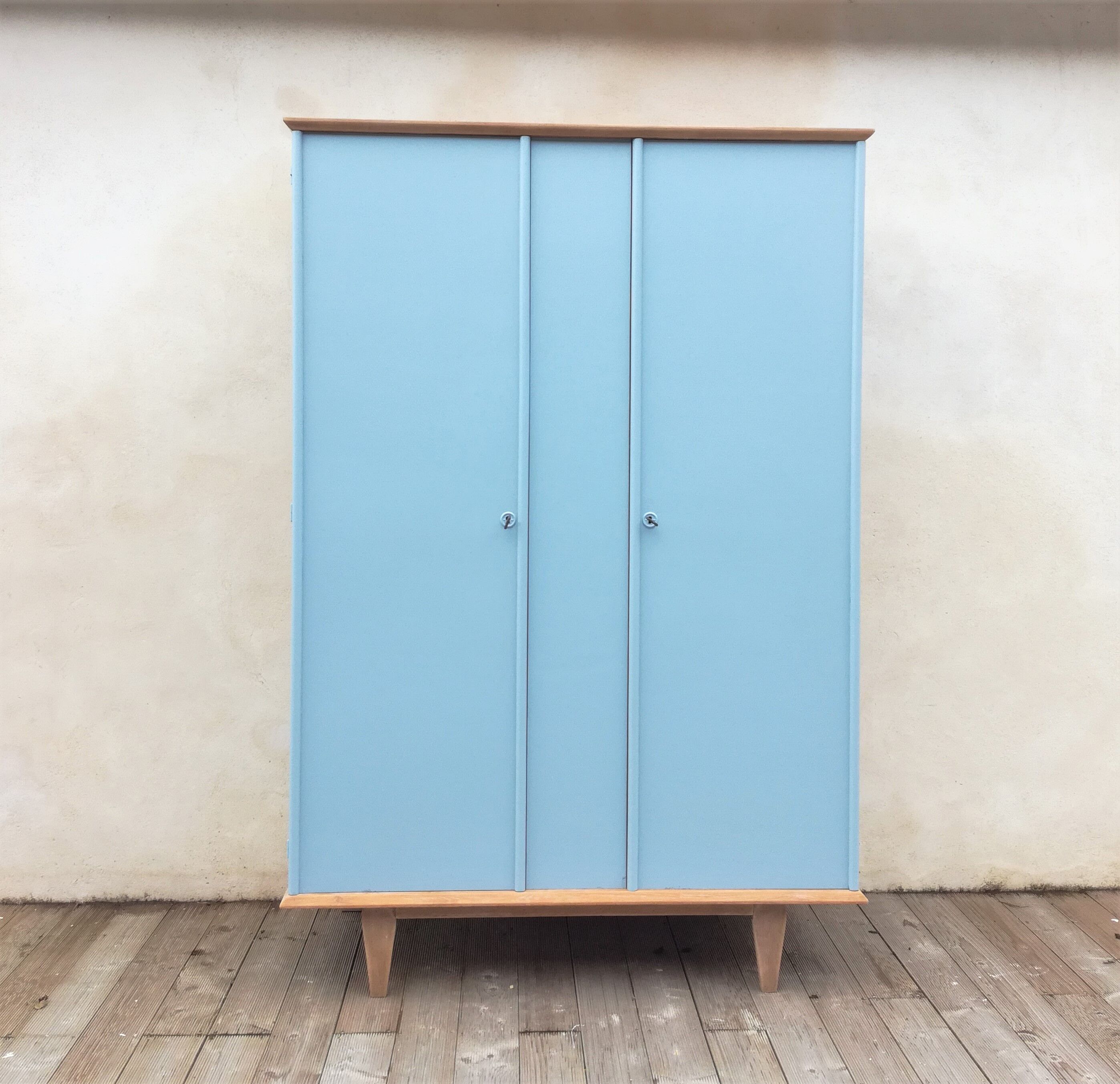 Compass foot cabinet