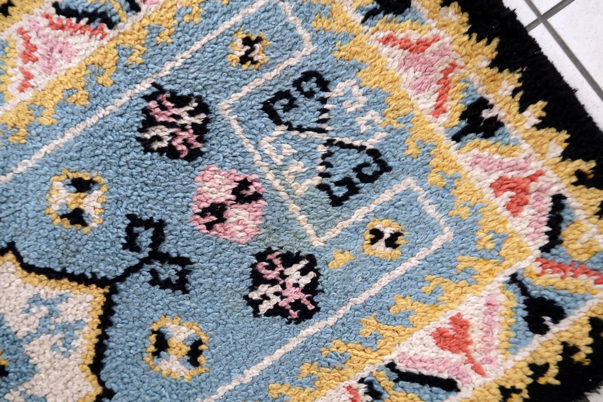 Tapis vintage français Savonnerie fait main en laine – 71 x 128 cm – 1960s