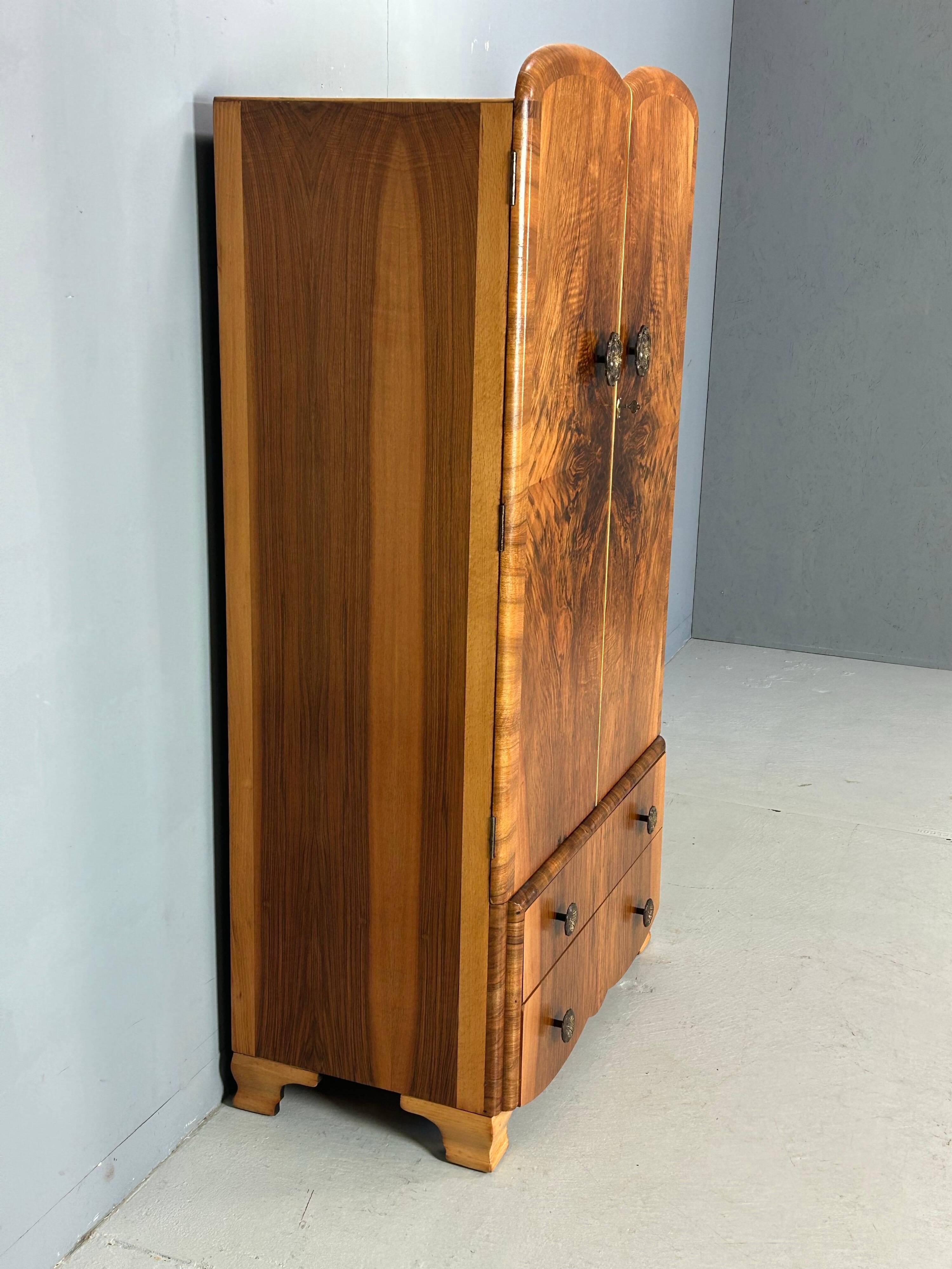 Armoire Art Déco en ronce de noyer 1930
