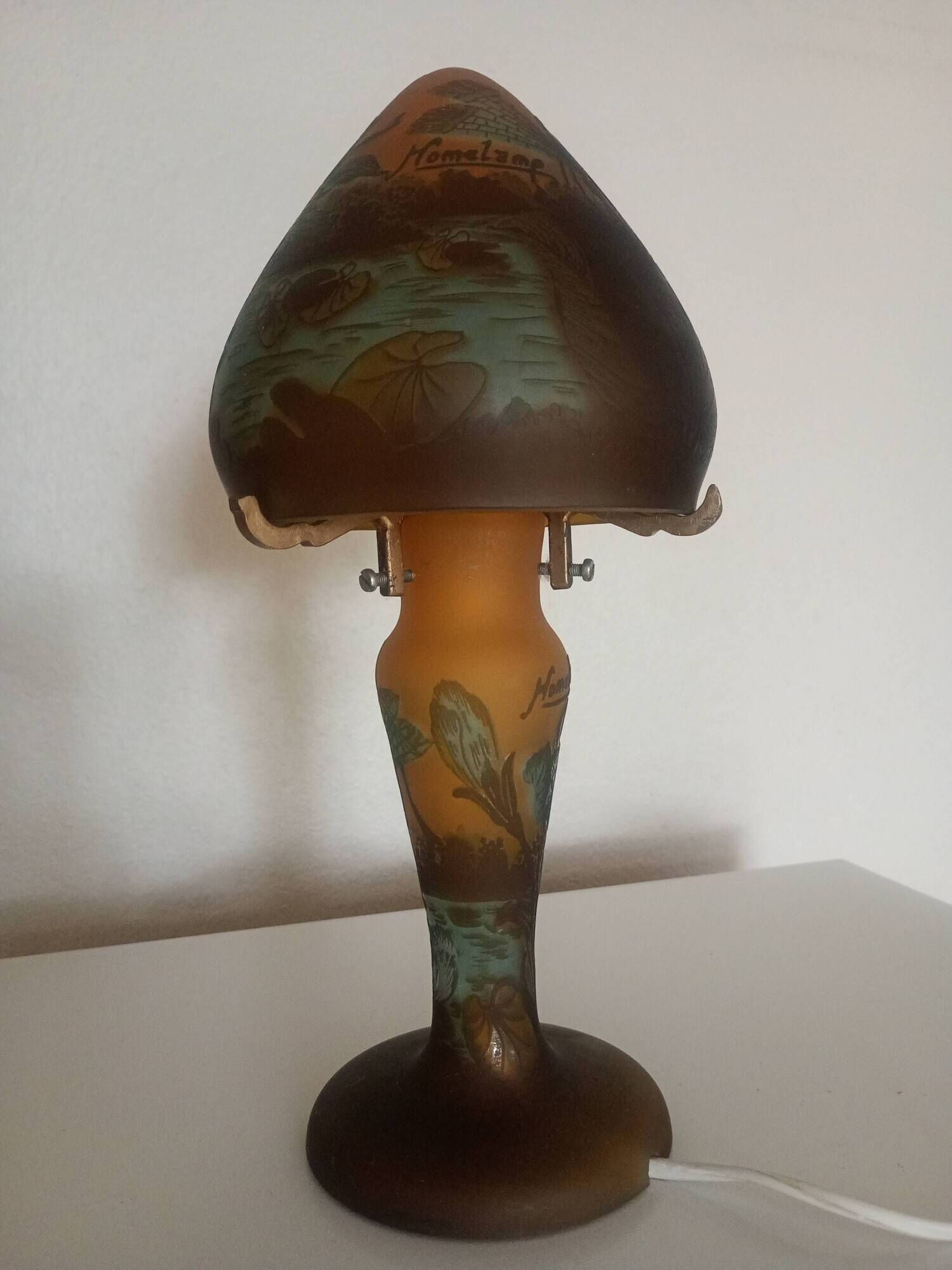Homelamp "champignon" Polychrome glass, lake-themed decoration, dragonfly