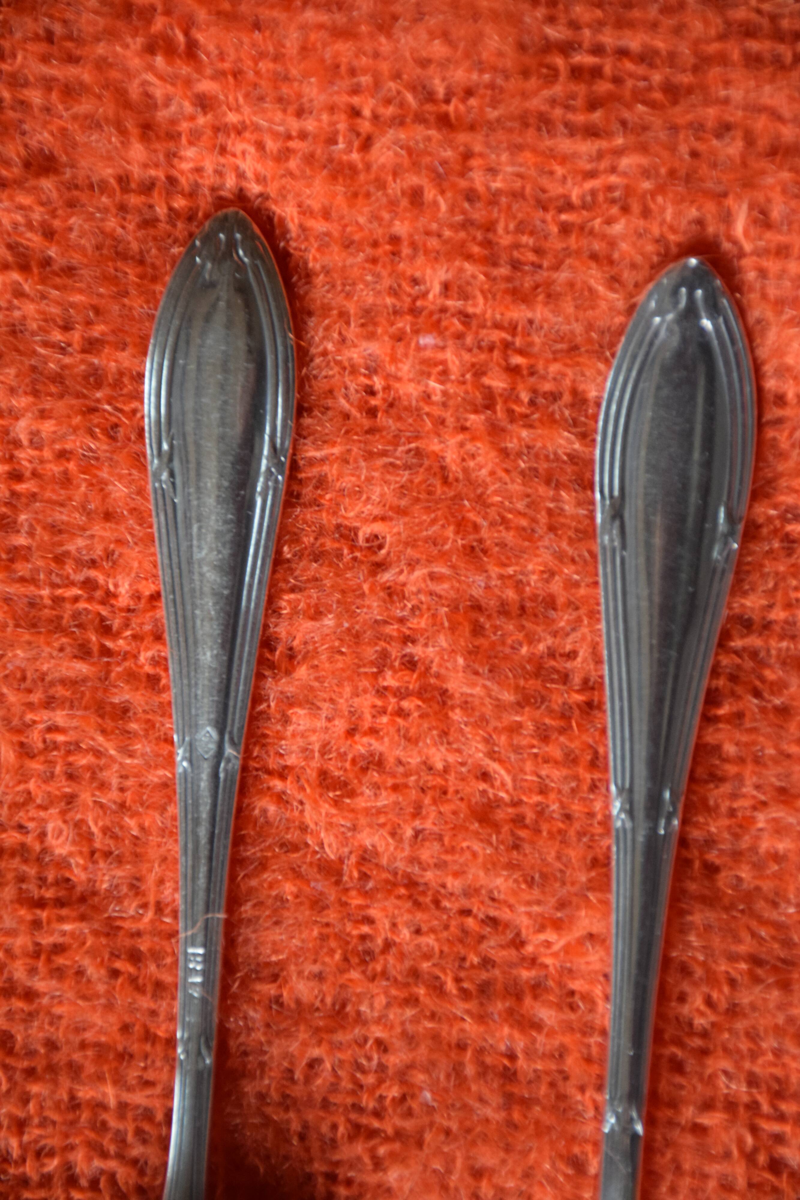 Silver metal cutlery set consisting of 6 soup spoons and 6 small spoons