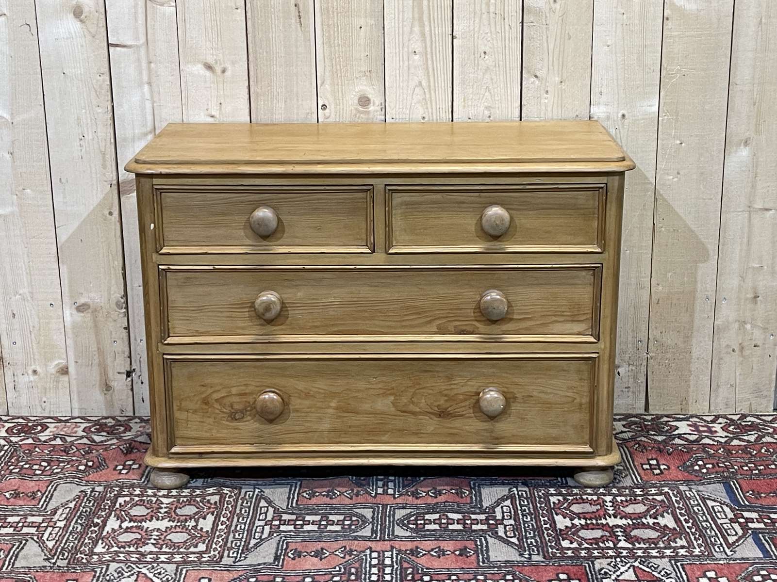 English chest of drawers of the nineteenth century in fir