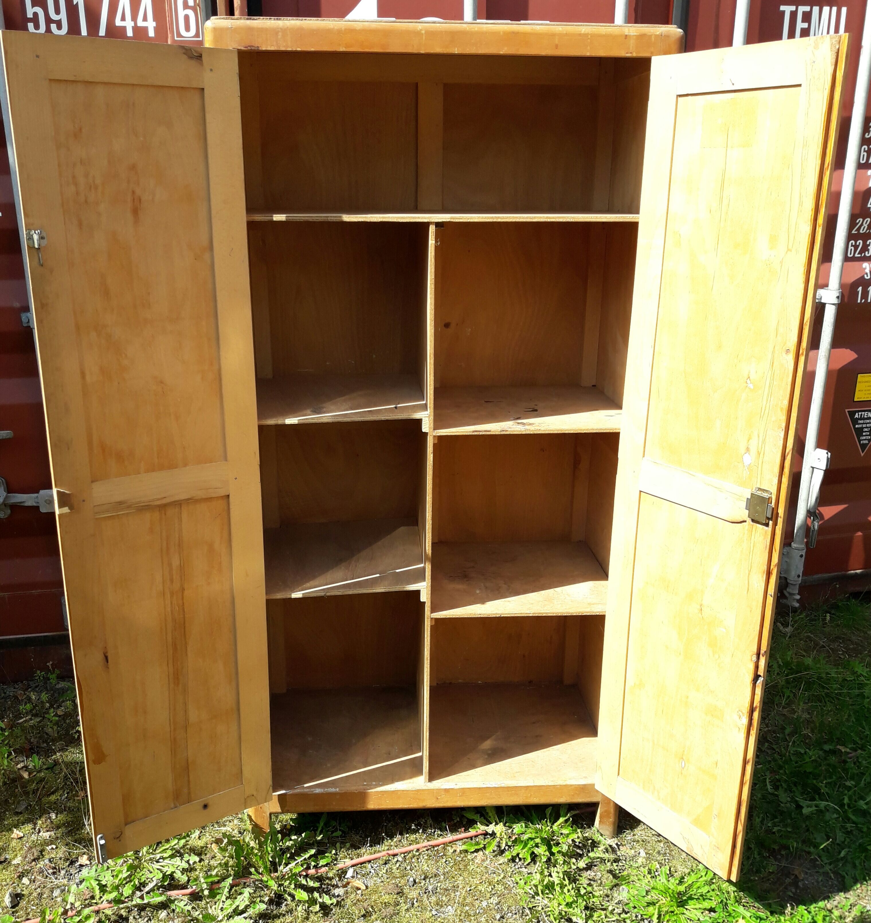 Vintage Parisian wardrobe to revamp