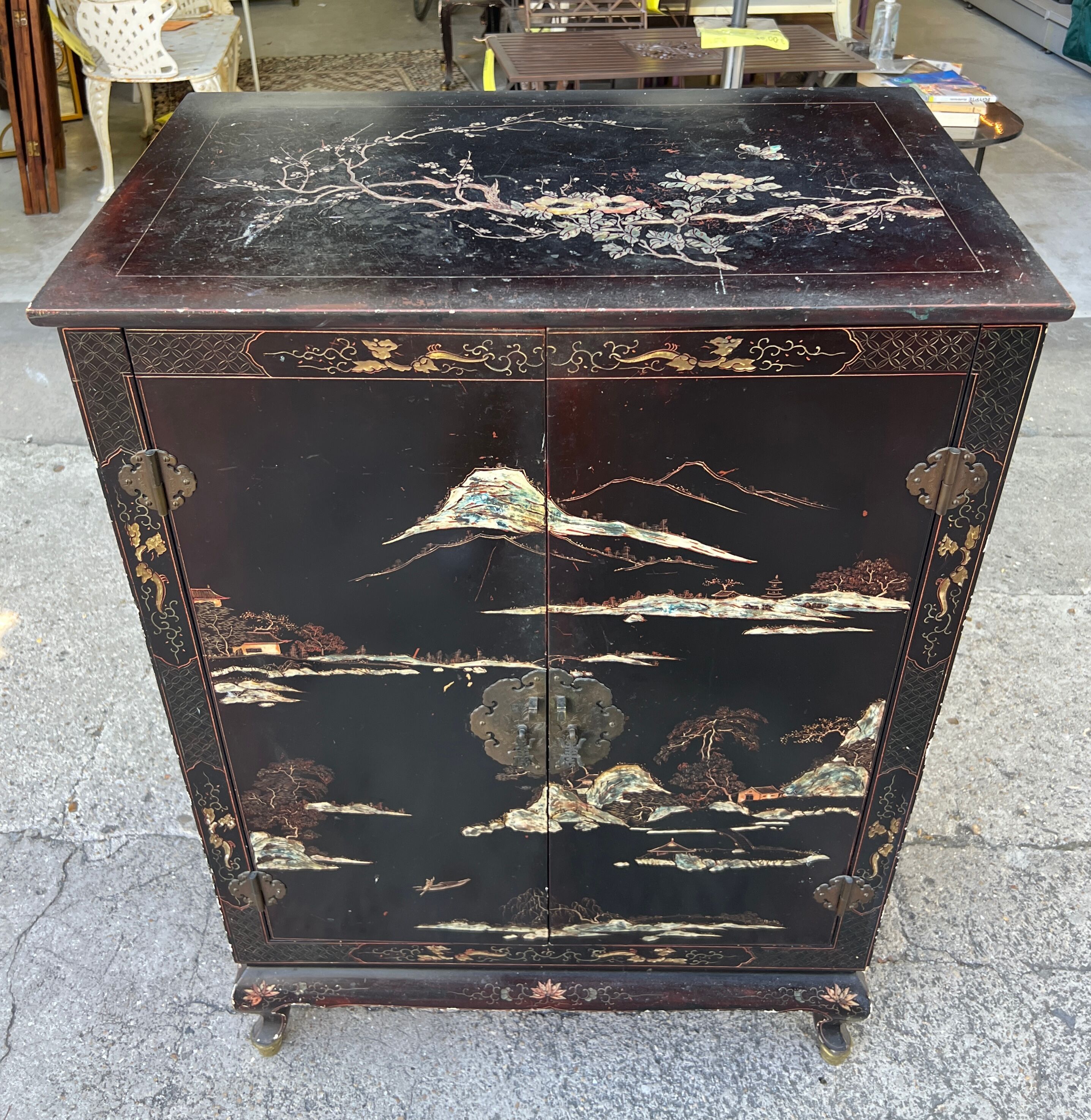 Asian turntable/vinyl cabinet in lacquered wood