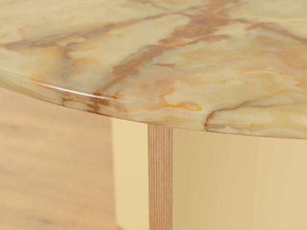 Table à manger en onyx