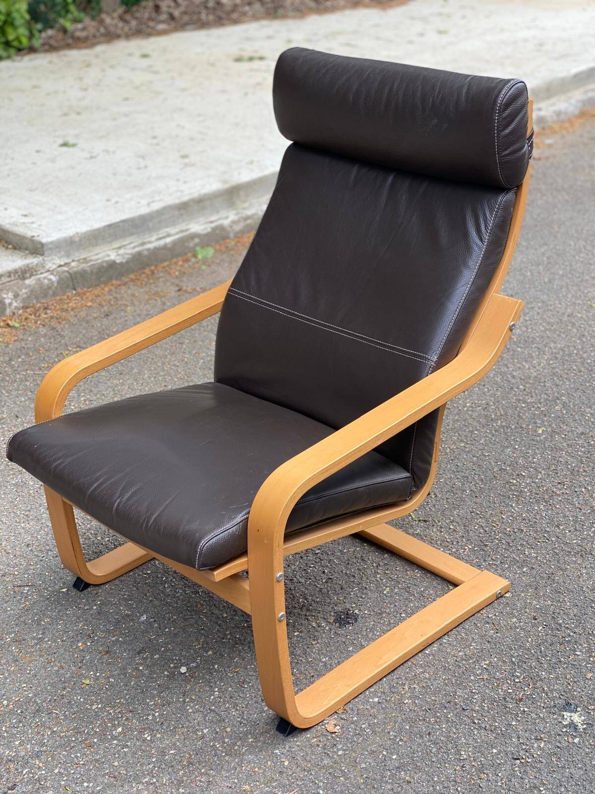 Fauteuil à bascule scandinave bois courbé et cuir marron ikea poang
