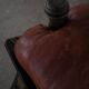 Tabouret selle de chameau marocain rembourré rouge foncé, XXe siècle, Afrique du Nord