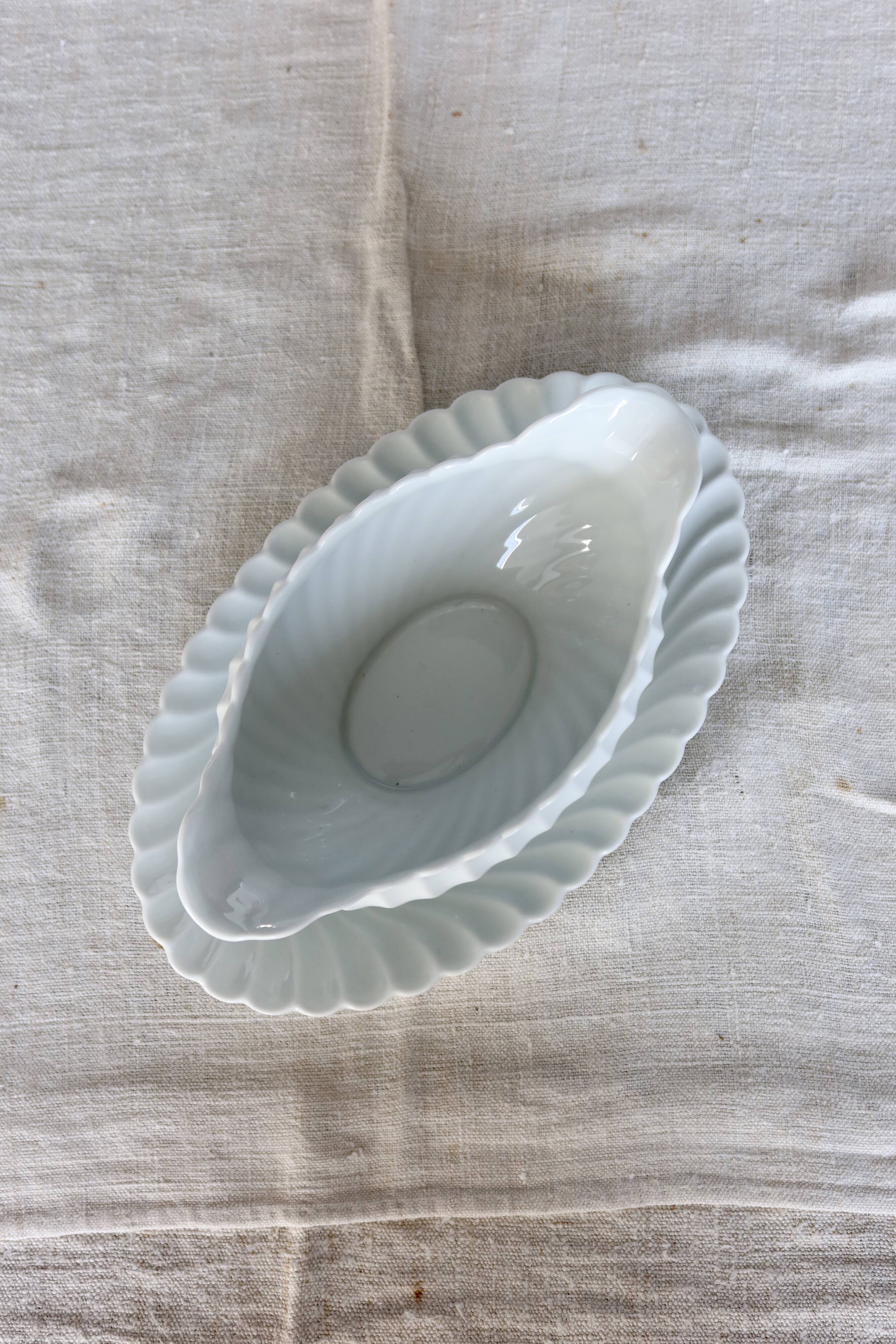 Saucière ovale vintage porcelaine blanche torsadée Limoges Haviland