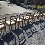 8 chaises en merisier avec assises brodées
