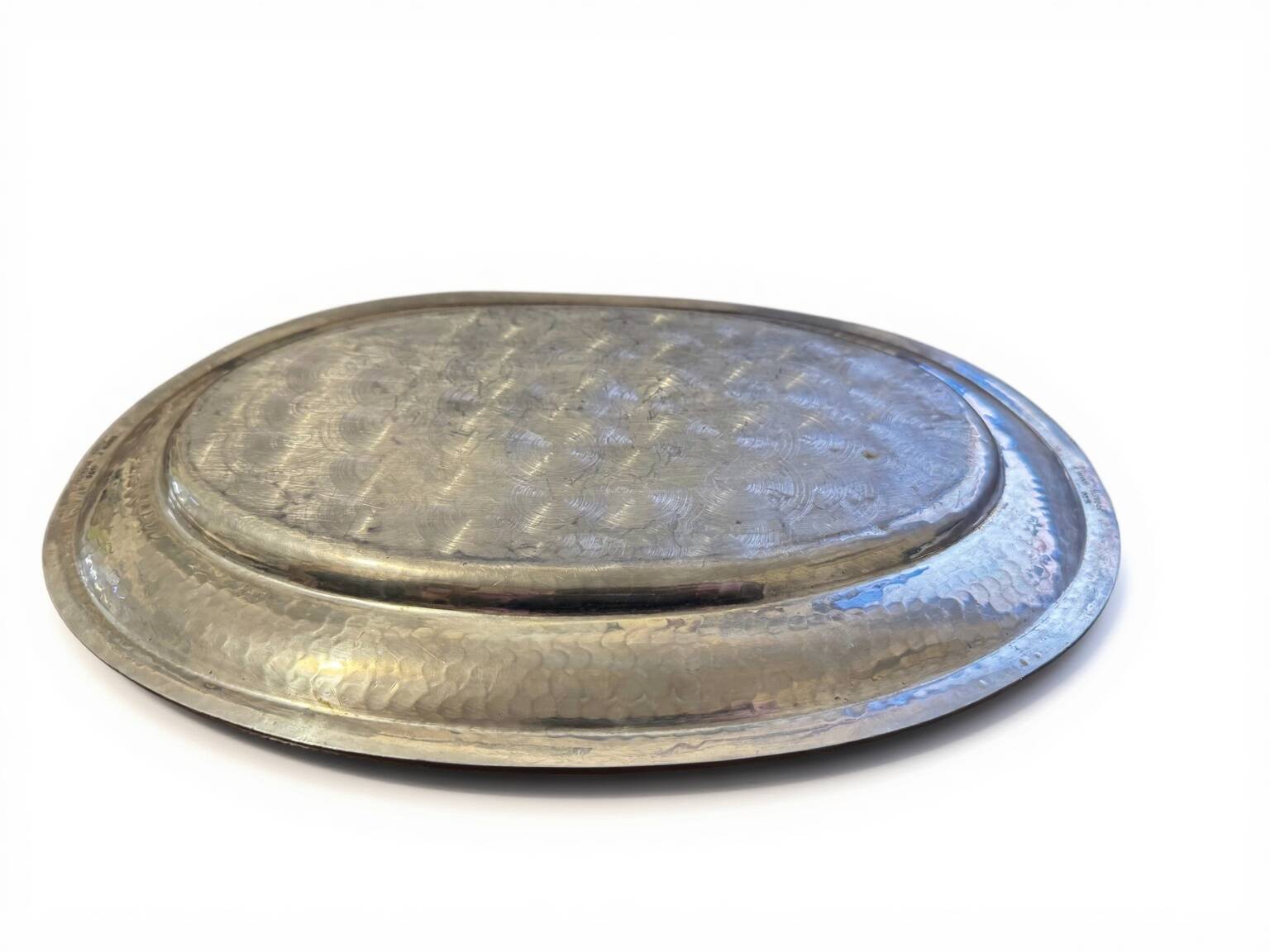 Tray in 95% pewter, hand-hammered, Italian production from the 1960s.