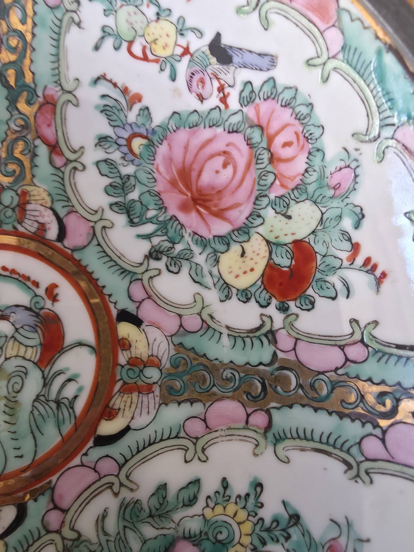 Vintage Porcelain Plate "Famille Rose" Hong Kong tin metal