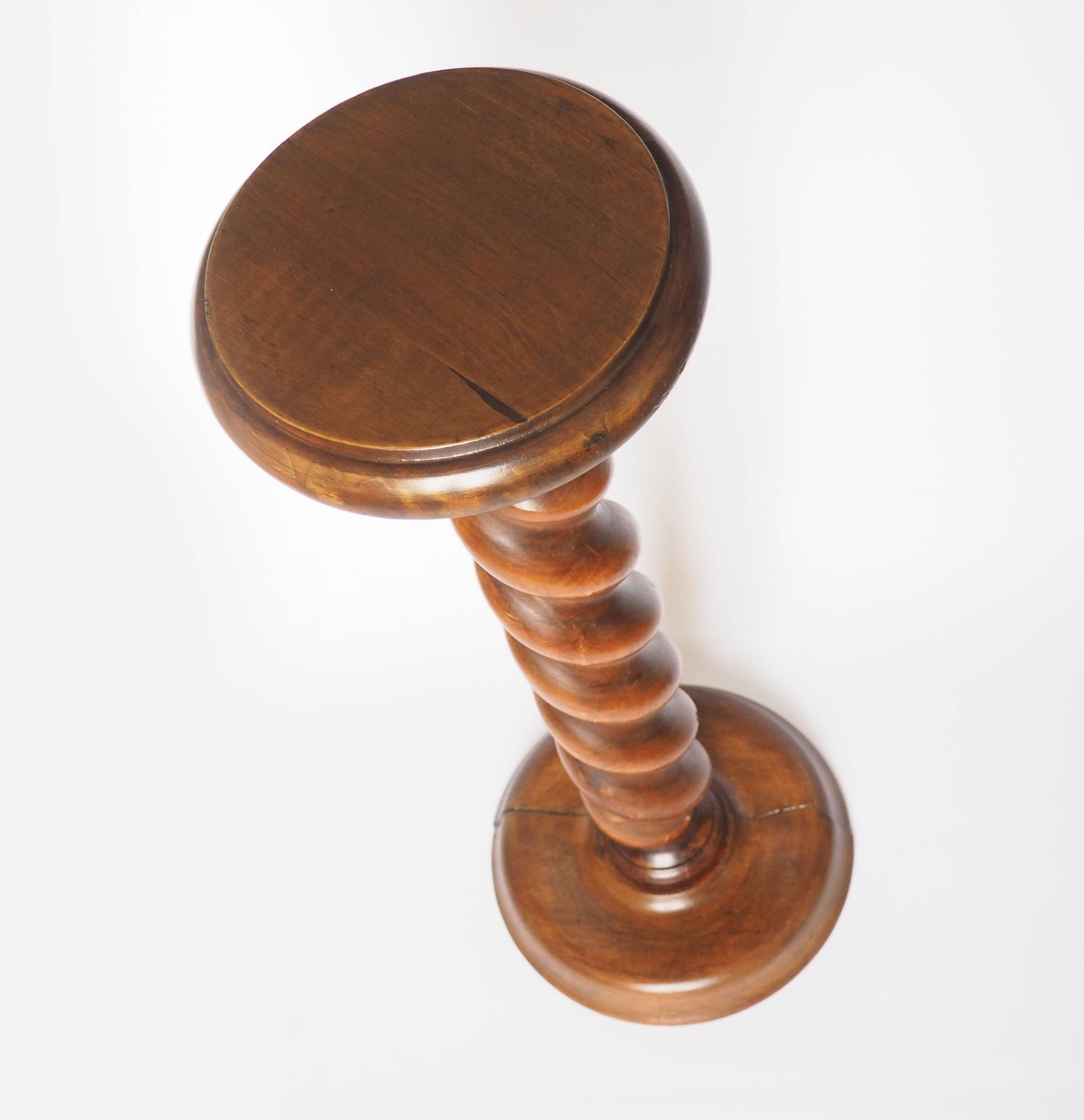Pedestal column turned wood