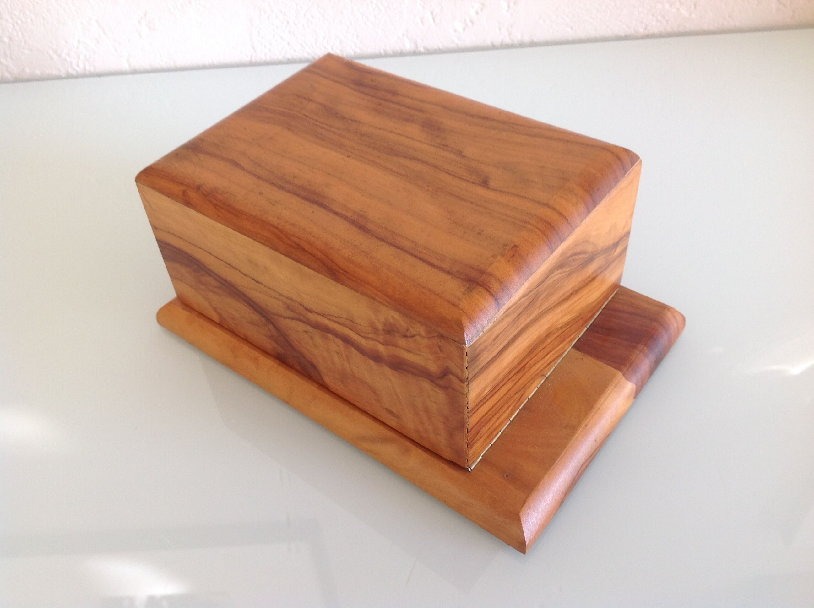 Old patented/vintage 1970s cigarette box