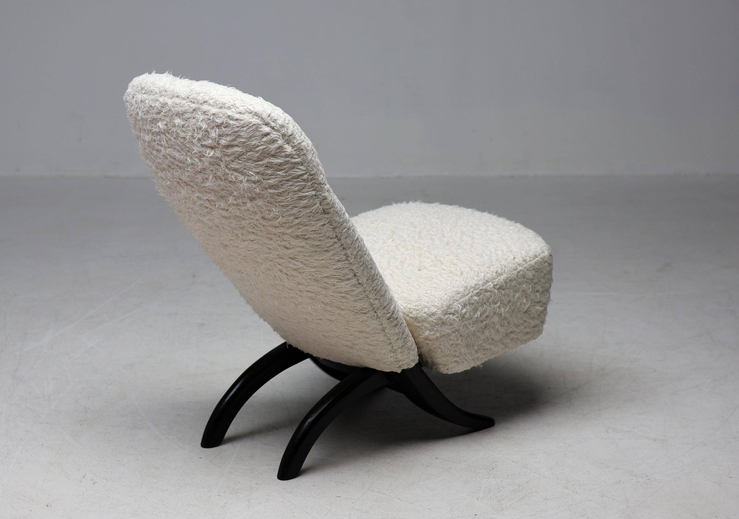 Congo chair by Theo Ruth for Artifort, white, mid-century modern.