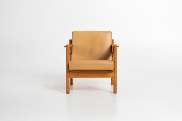 Paire de fauteuils en chêne et cuir par Uluv Krasna Jizba, années 1960