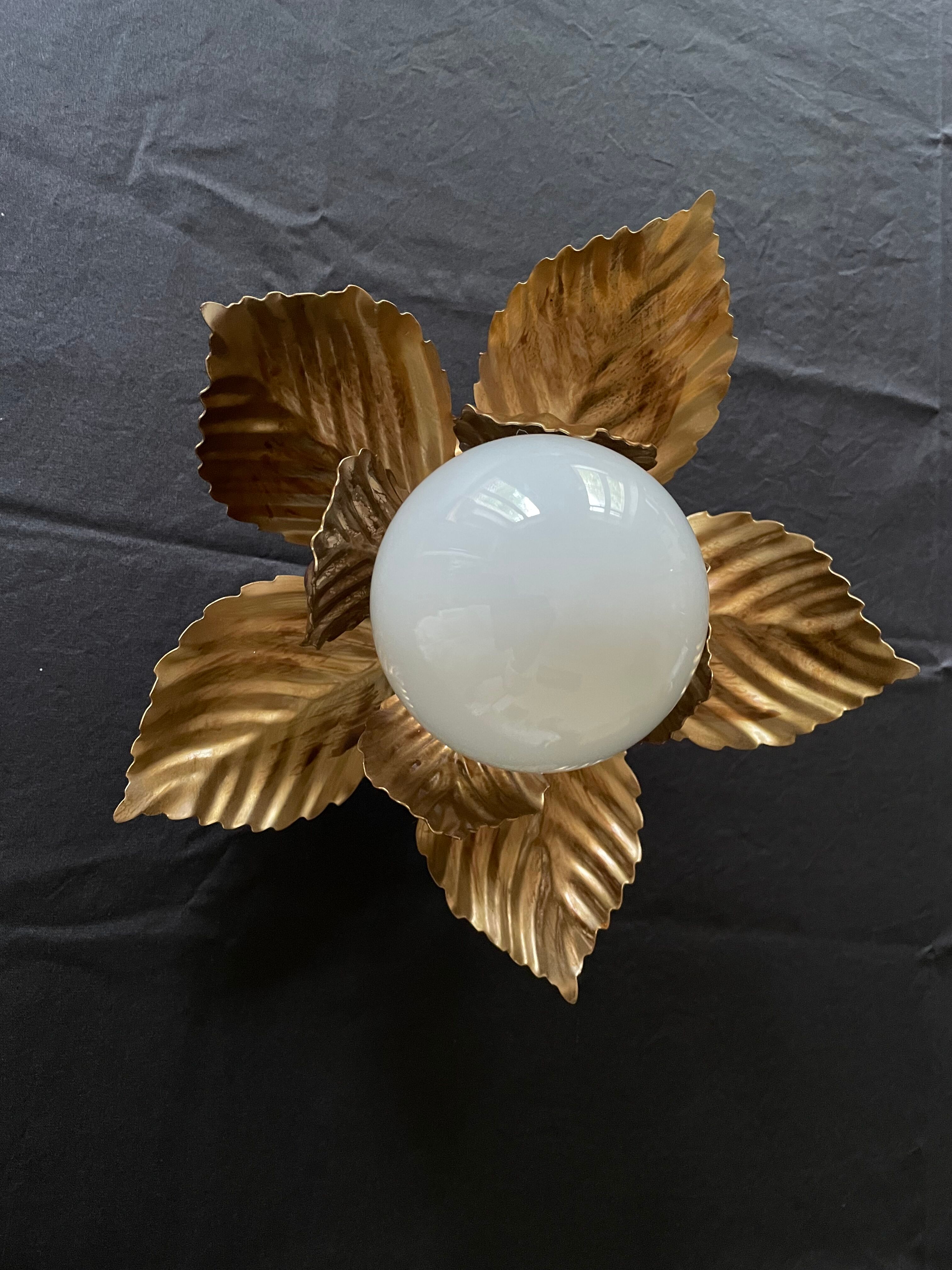 Wall lamp or ceiling lamp golden flower