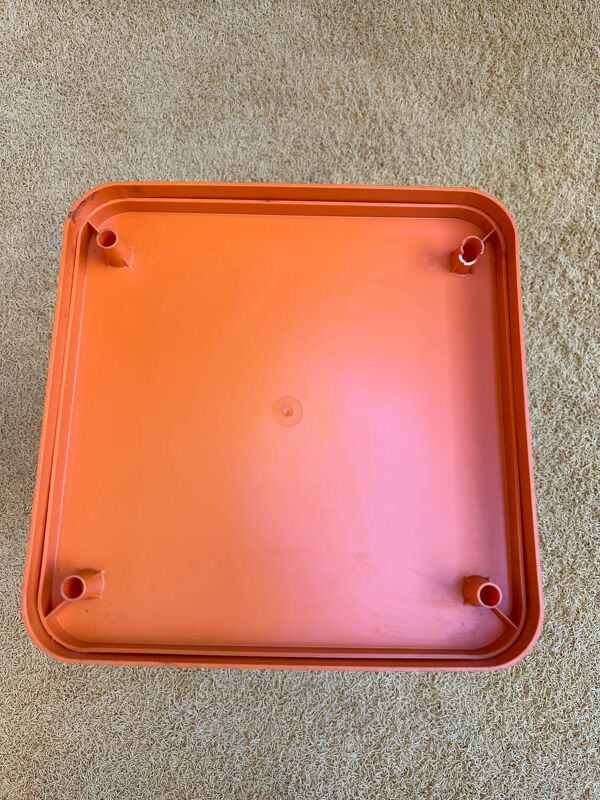 Chevet plastique modèle Flair de Prisunic