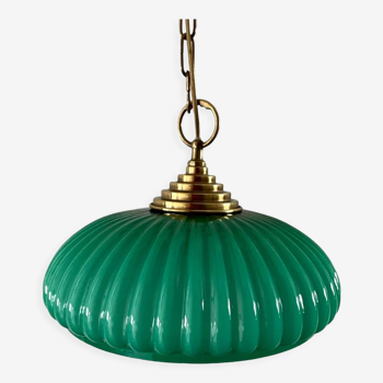 Suspension verte en opaline