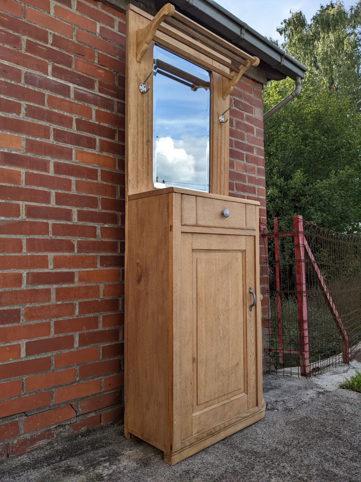 Entrance cloakroom