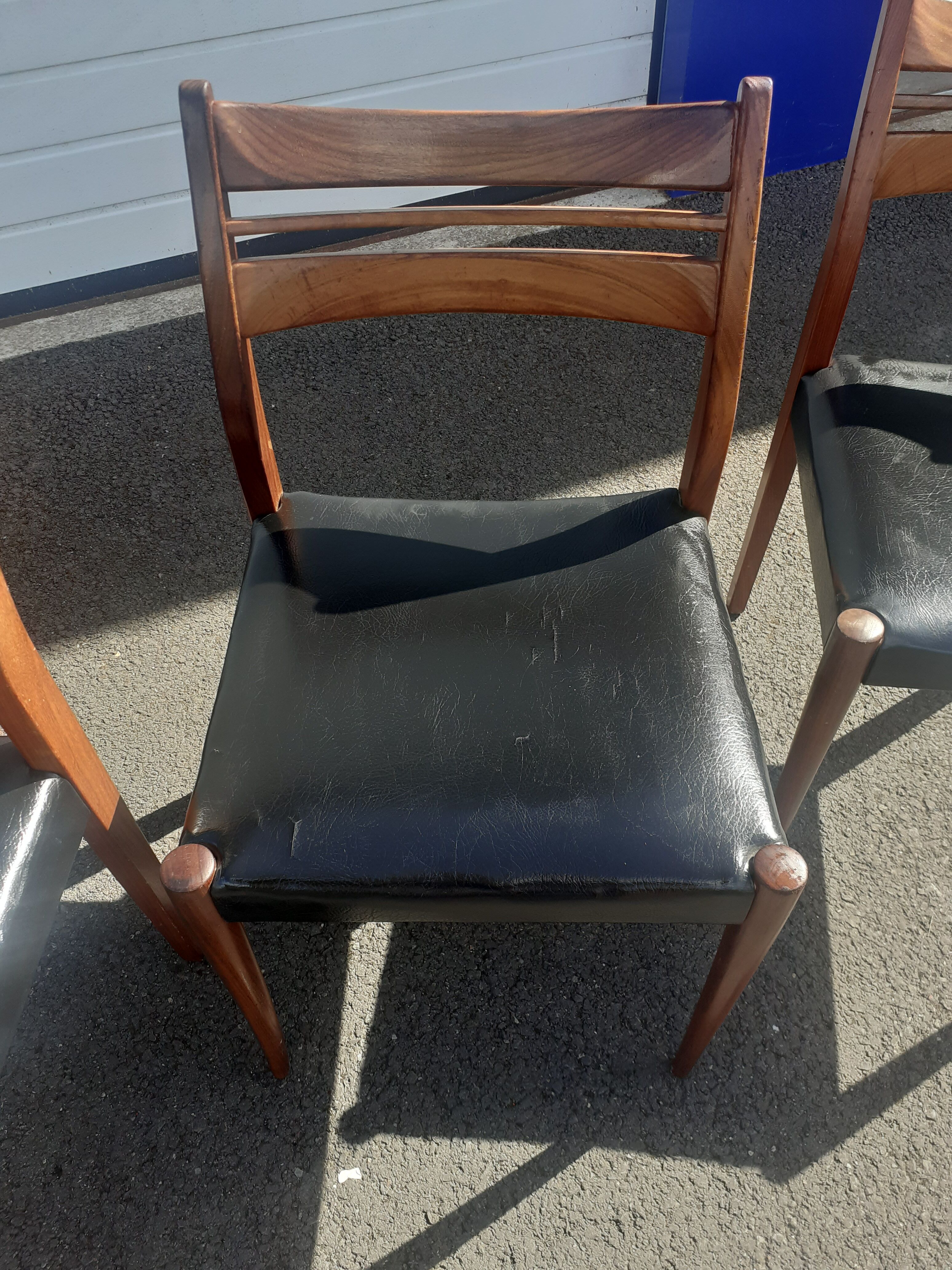 Scandinavian chairs in teak and black skaï.