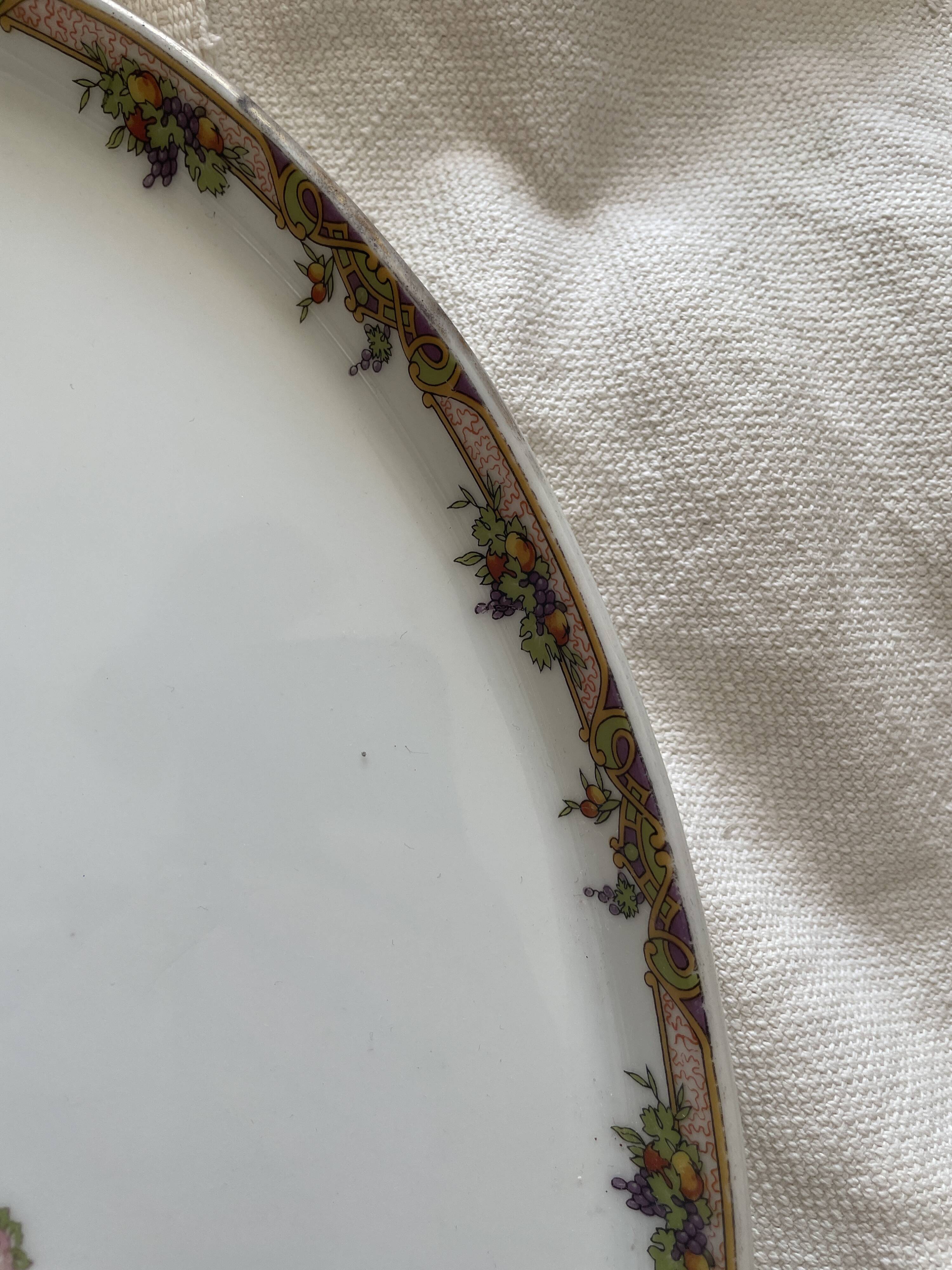 Grand plat de service en porcelaine