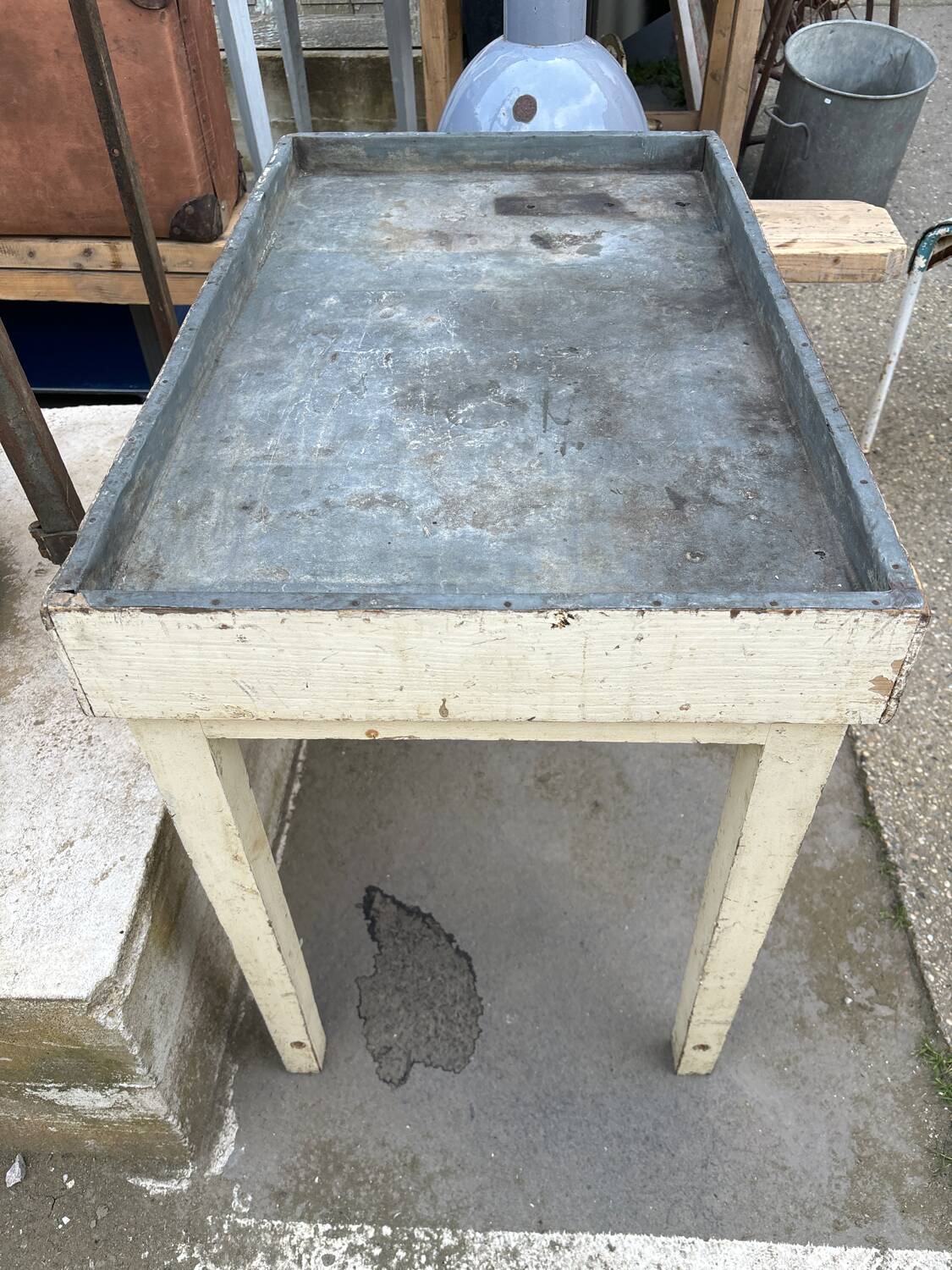 Zinc lifting table