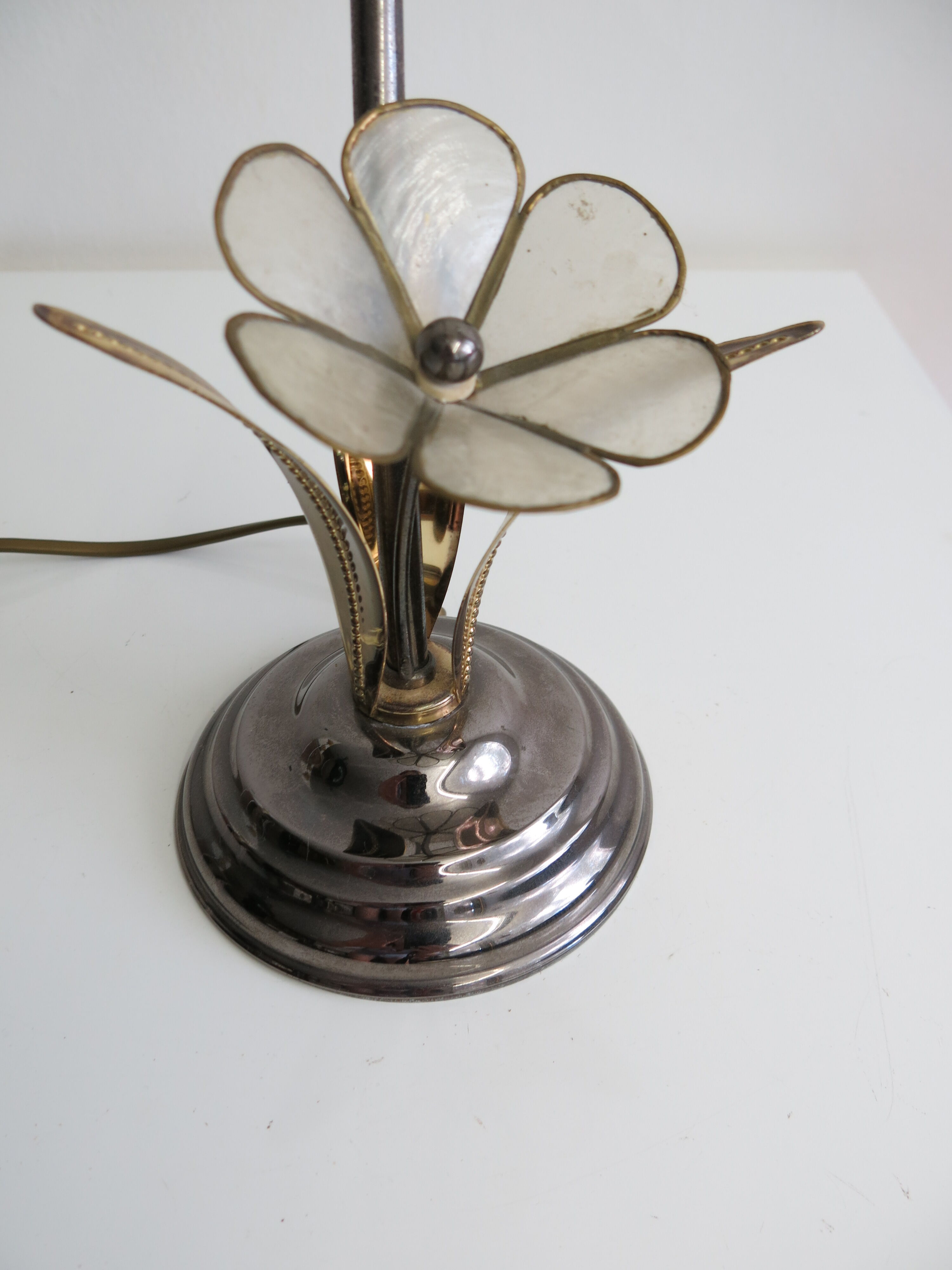 Lampe fleur en laiton et nacre