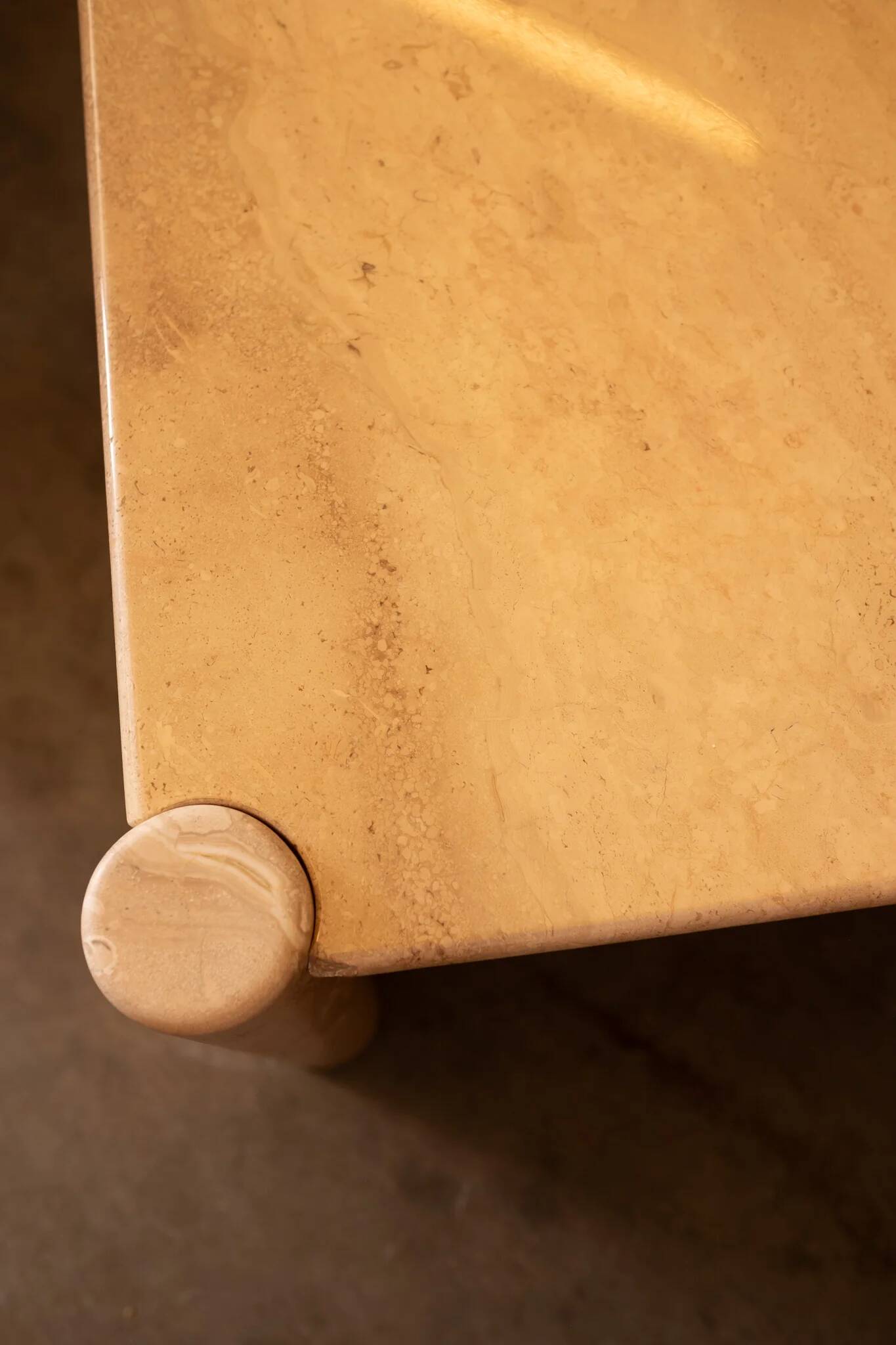 Vintage Italian coffee table in travertine - 1980s