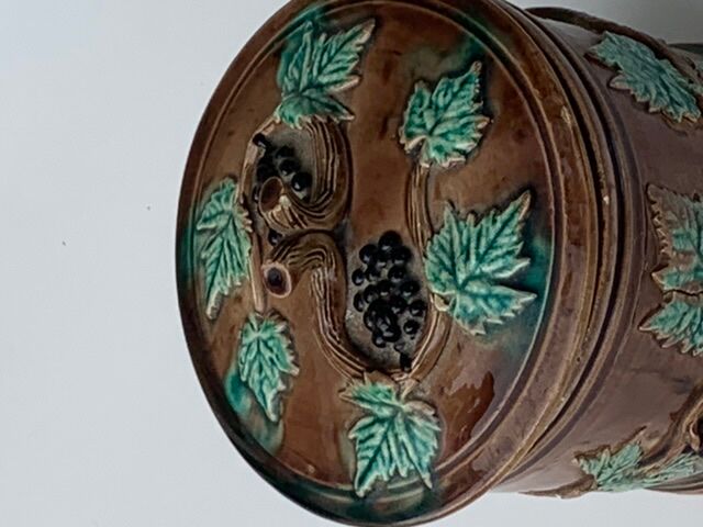 Pot in vernissé dabbling grapes dabbling in the art deco grapes