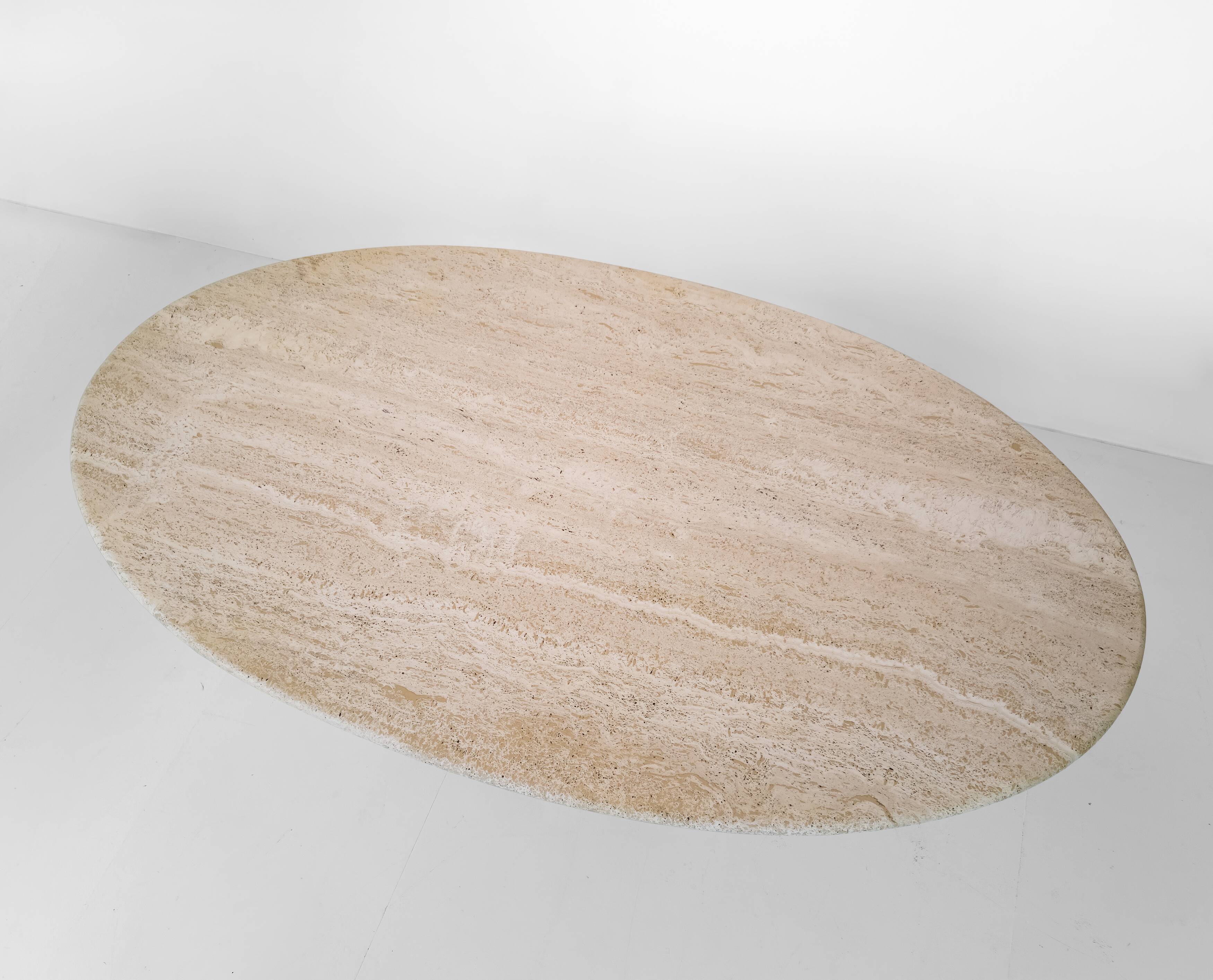 Mario Bellini – Il Colonnato – Italian travertine dining table, ca. 1980