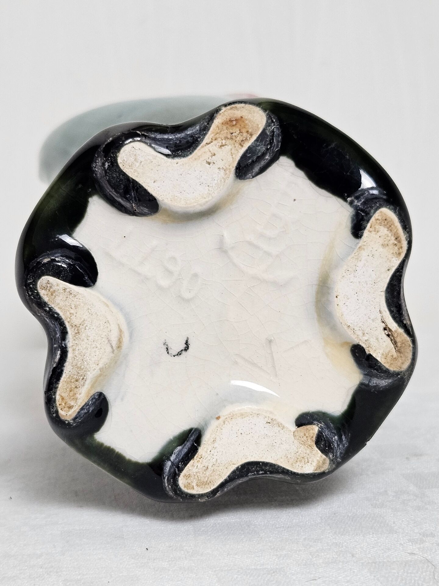 Vase barbotine iris Art nouveau