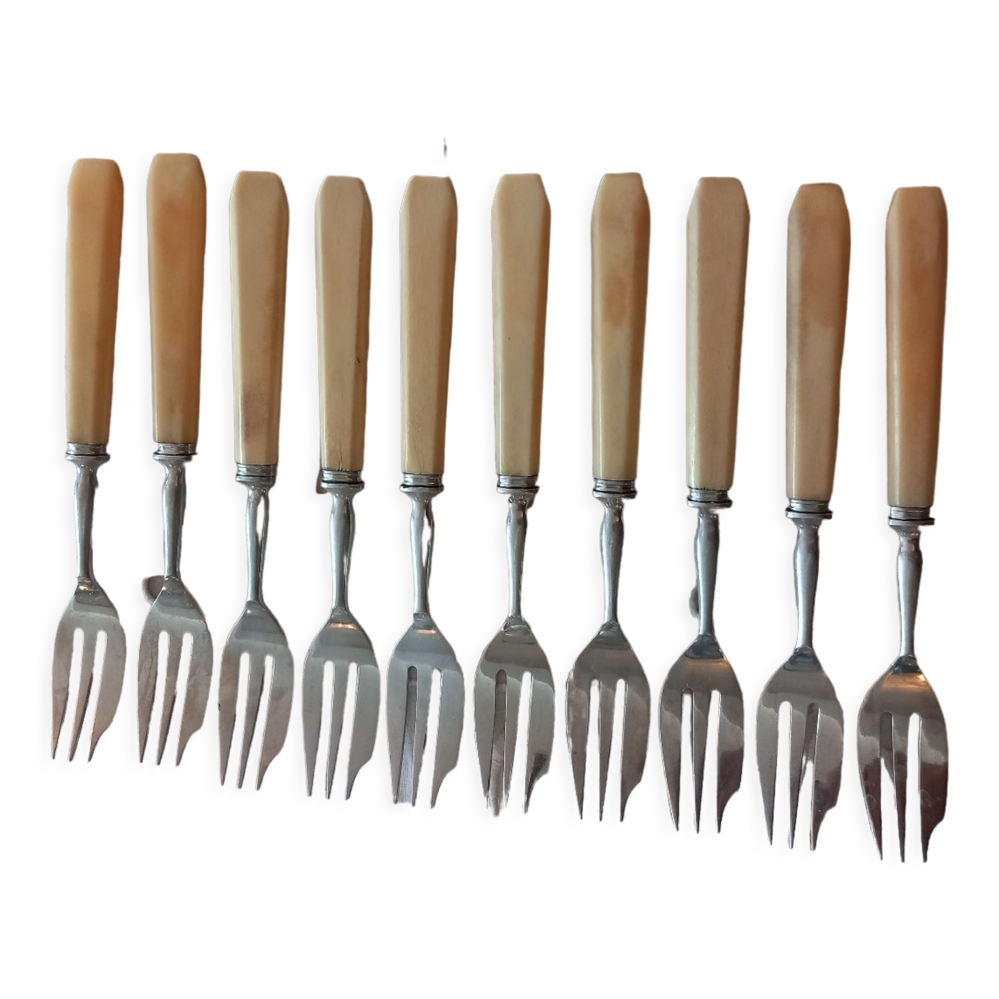 10 dessert forks .old